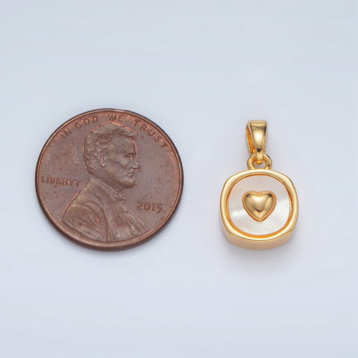 24K Gold Filled Round Shell Pearl Heart Stamped Pendant in Gold & Silver | AA1524