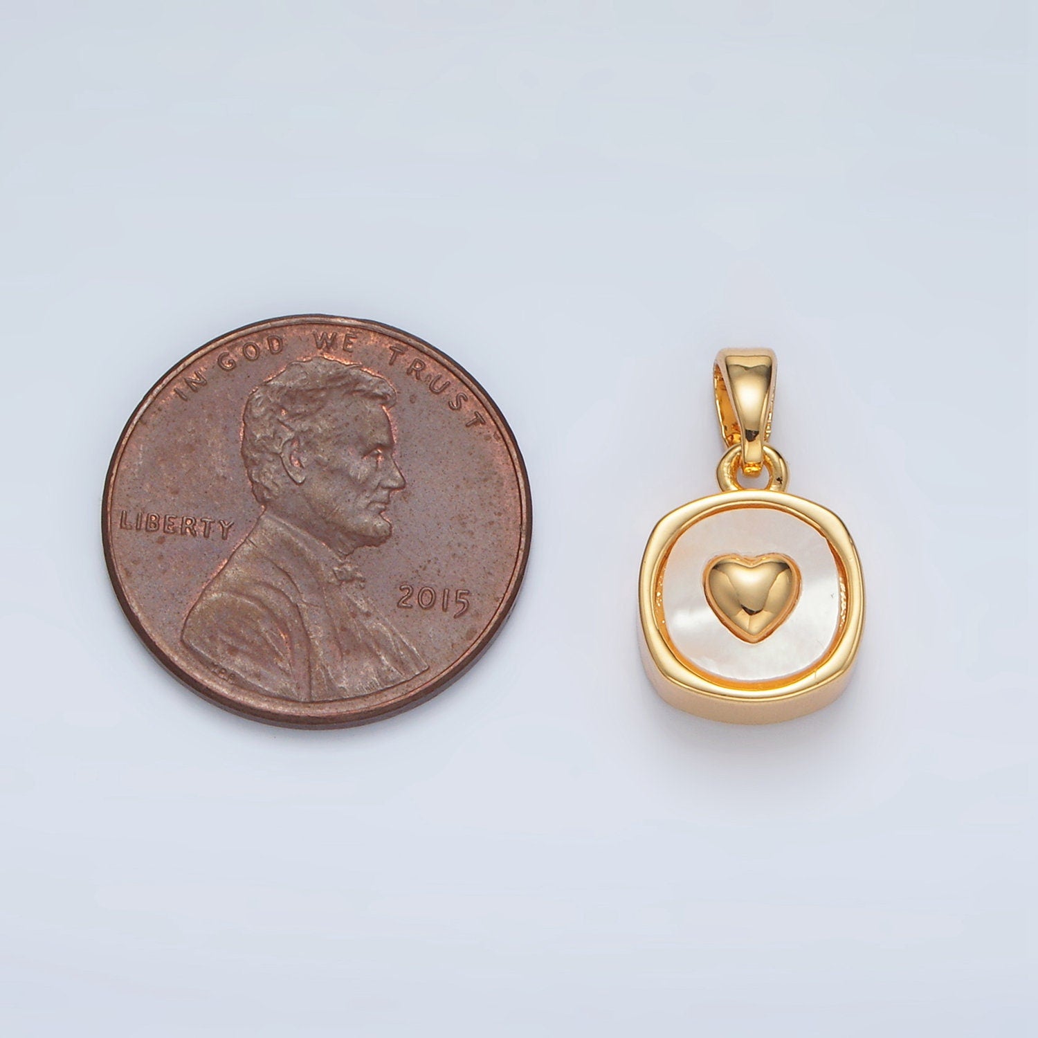 24K Gold Filled Round Shell Pearl Heart Stamped Pendant in Gold & Silver | AA1524
