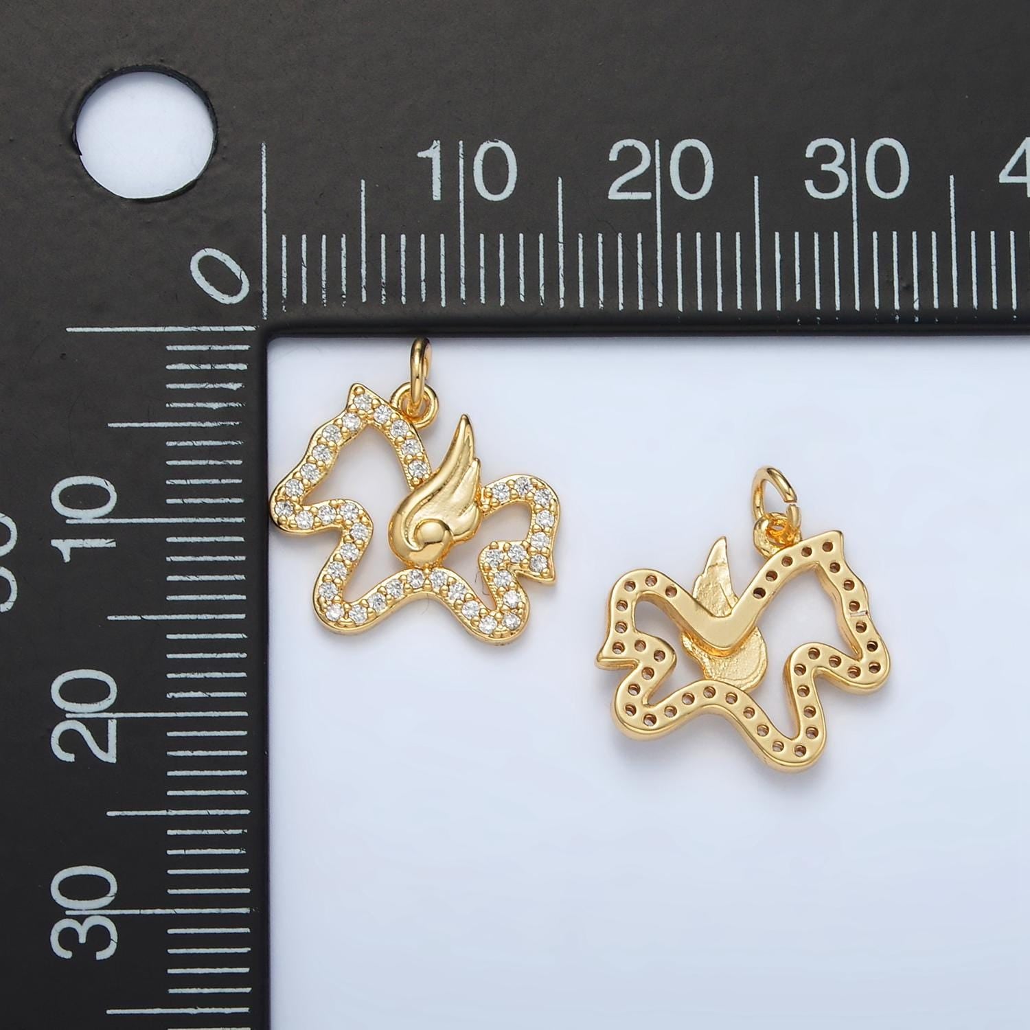 Mini horse Charm Small Pegasus Pendant Kawaii Animal Gold Charm DIY Jewelry Necklace AC106