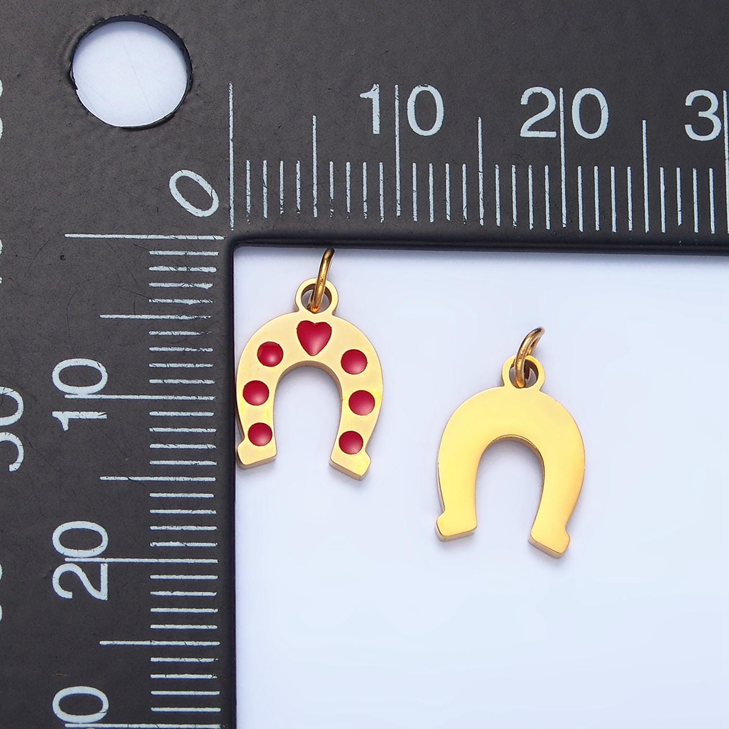 Enamel red heart horseshoe stainless steel charm | p-1516