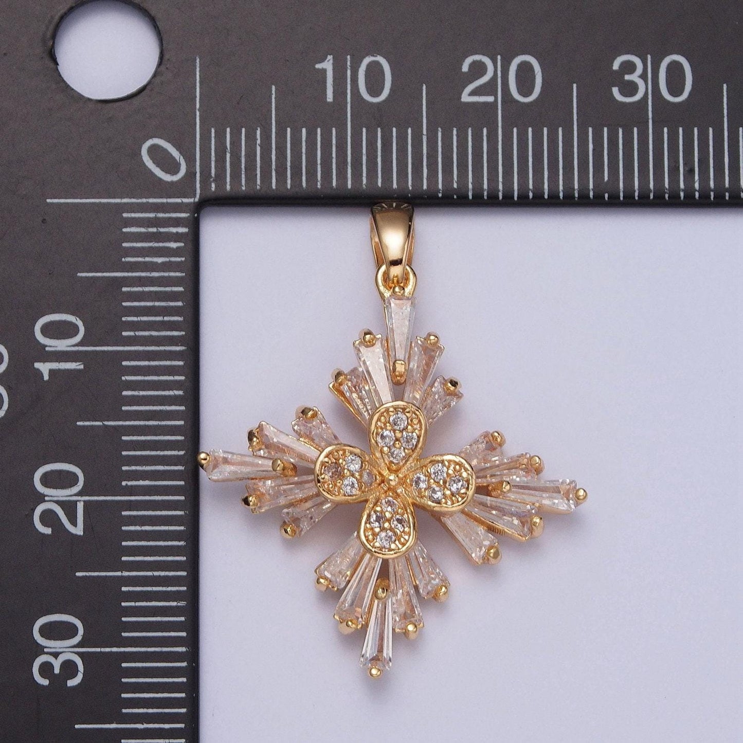 24k gold filled four leaf clover baguette stone icicles lucky charm necklace good luck pendant | x-387