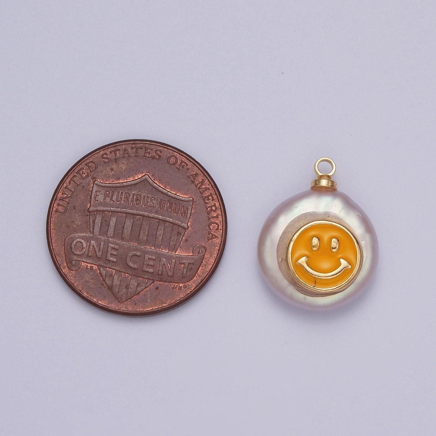 1pc dainty round white pearl face pendant, yellow enamel face charm, artificial white pearl smile pendant | x-154