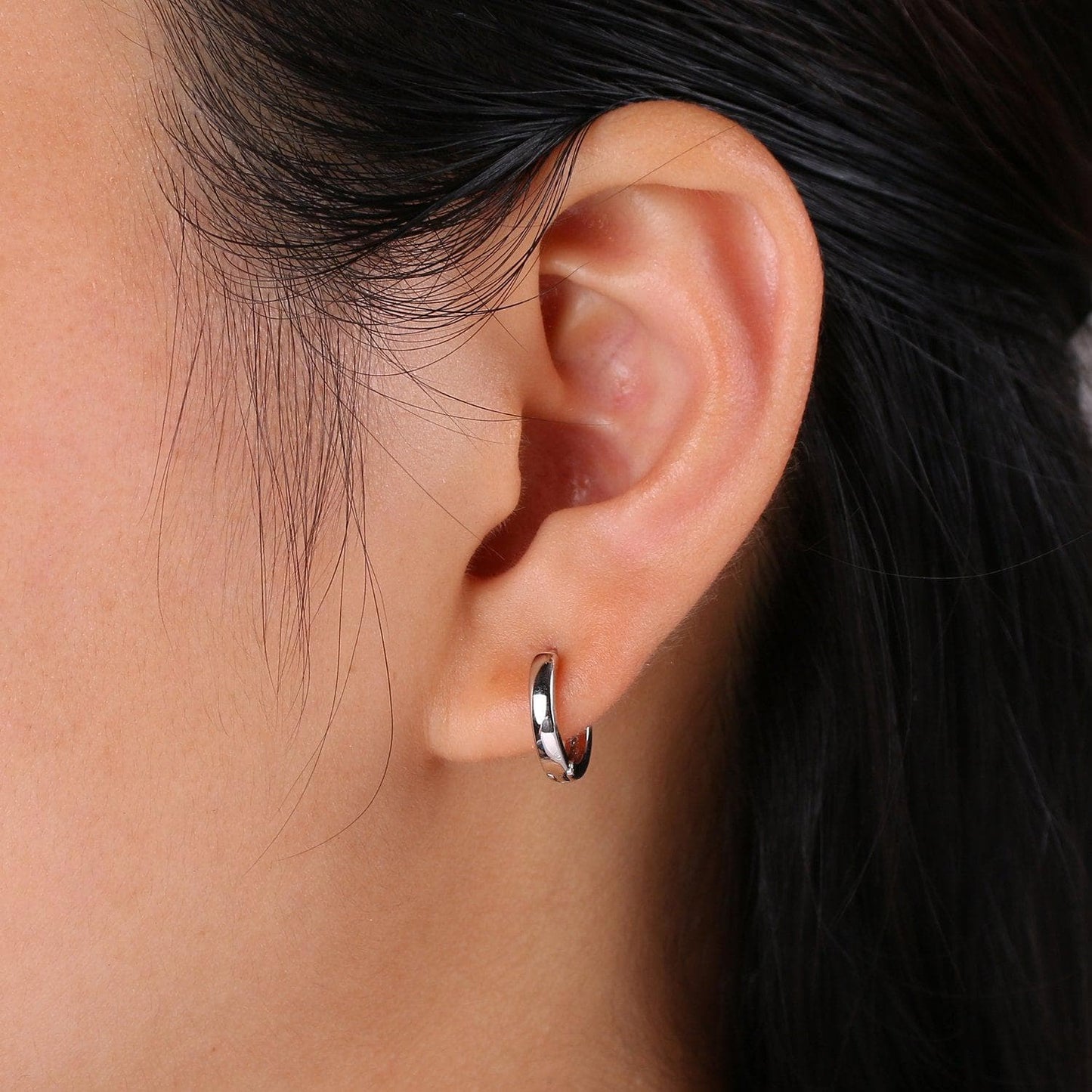 Minimalist huggie hoop earring, tiny round hoop earring minimalist cartilage huggee hoop earring 14k gold earring
