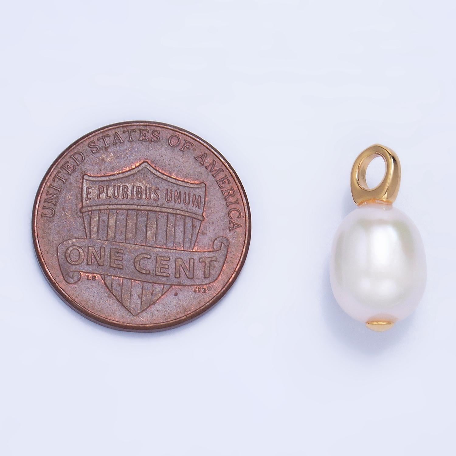 Gold ringed teardrop pearl pendant 16.5 x 8.3 mm | p1917