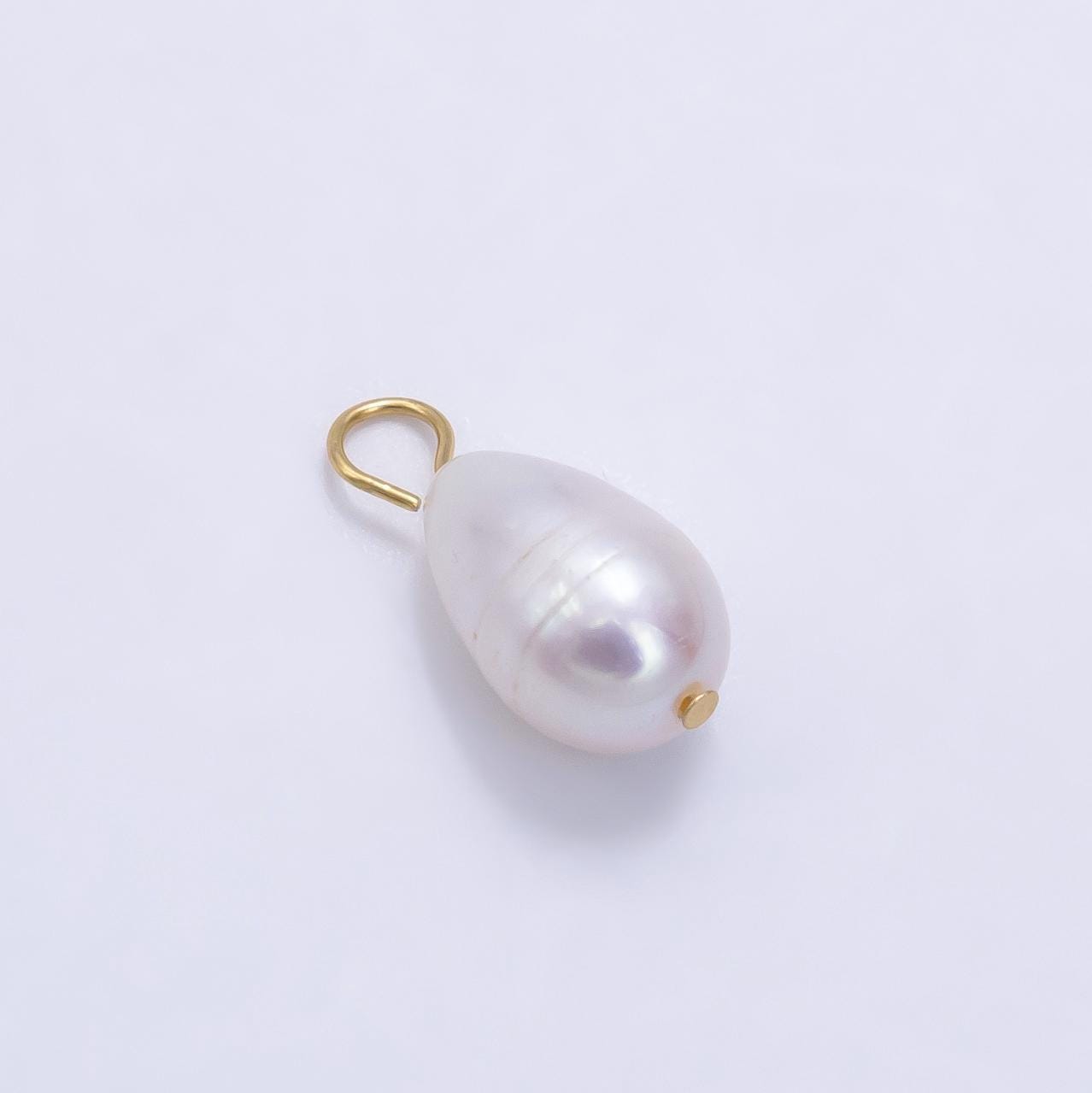 Teardrop shell pearl 18mm hook charm | p-1886