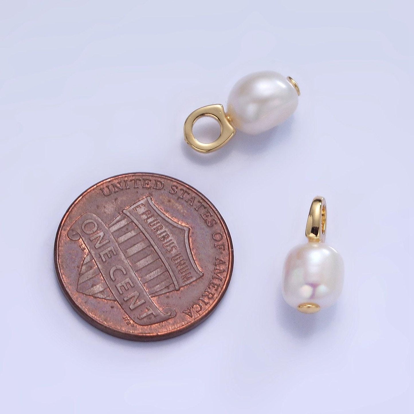 Baby button white freshwater pearl charm | p-1732