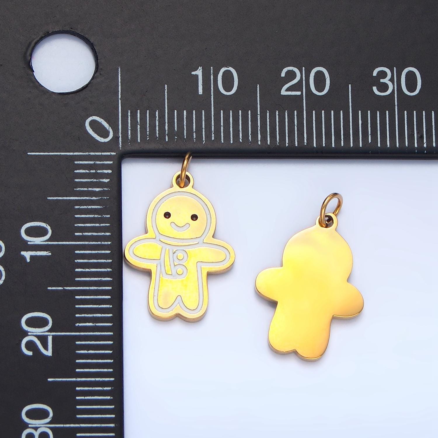 Cute cartoon face white enamel outline gingerbread man christmas holiday stainless steel charm | p-1517