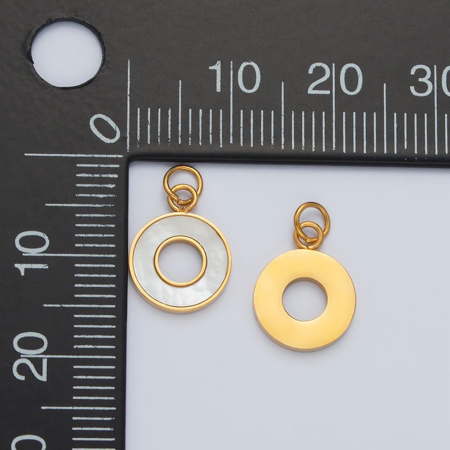 Stainless steel open round shell pearl charm p-1039