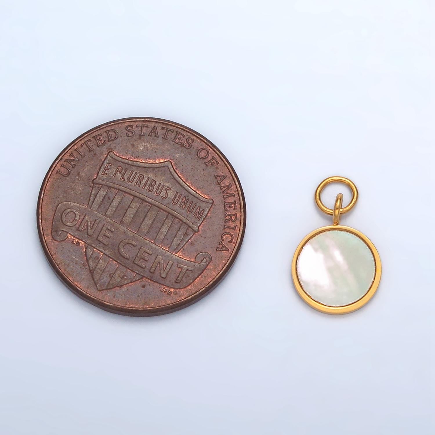 Stainless steel mini shell pearl round charm | p-1036