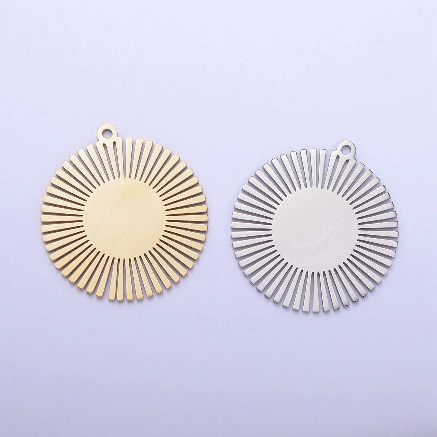 Dainty stainless steel sunburst charm in gold silver medallion sun circle pendant for necklace earring lead nickel free tarnish free p-908
