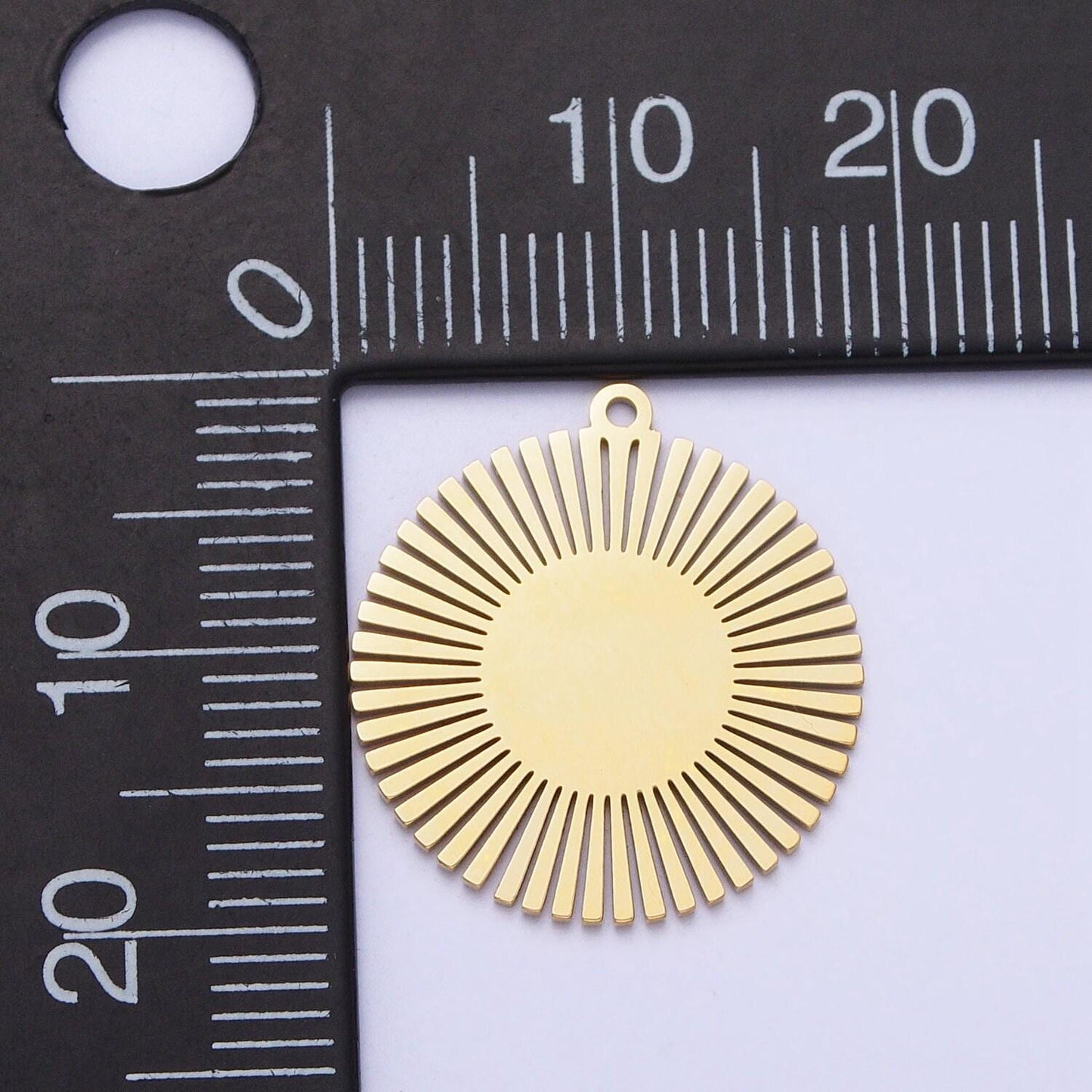 Dainty stainless steel sunburst charm in gold silver medallion sun circle pendant for necklace earring lead nickel free tarnish free p-908
