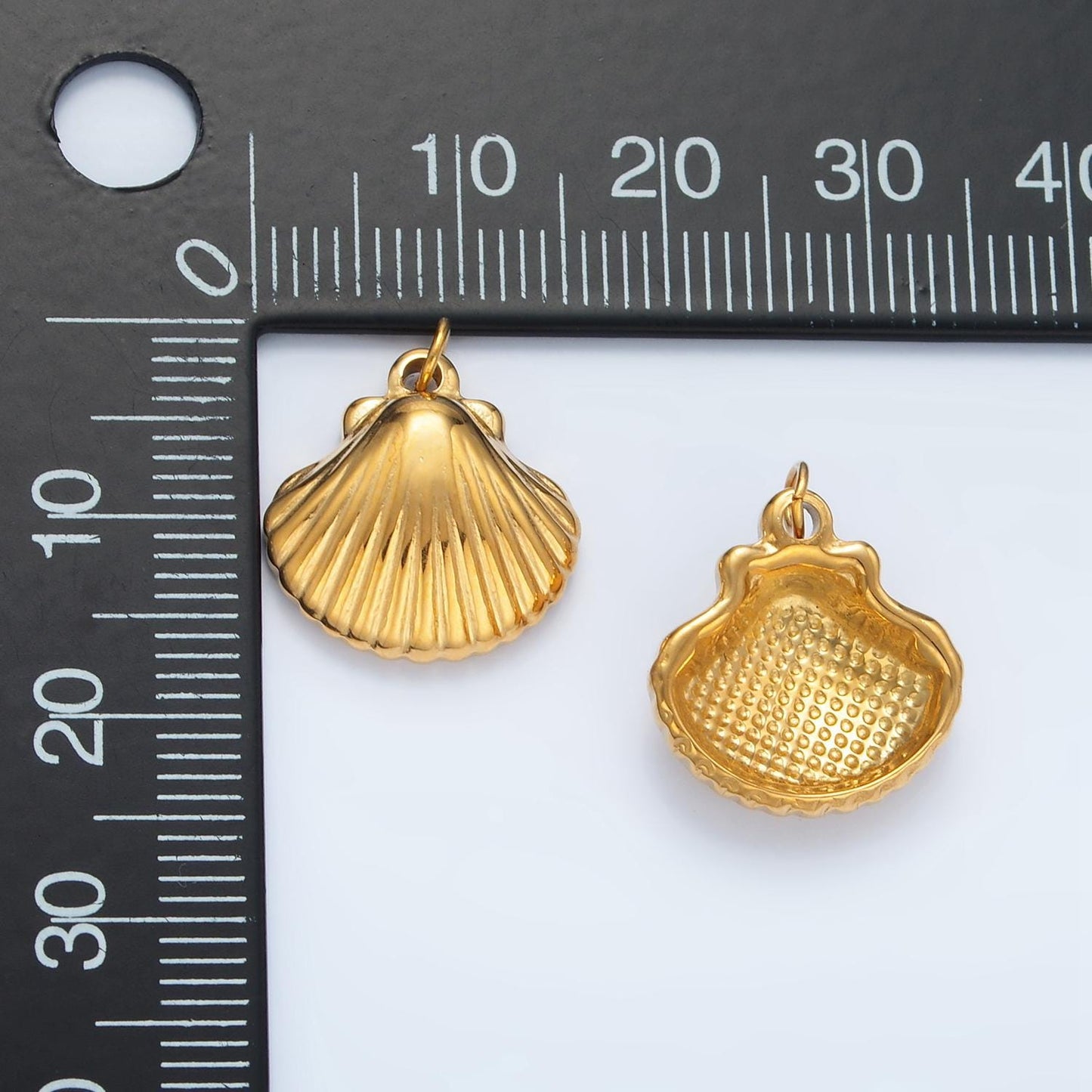 Stainless steel clam sea shell minimalist mini charm | p-700