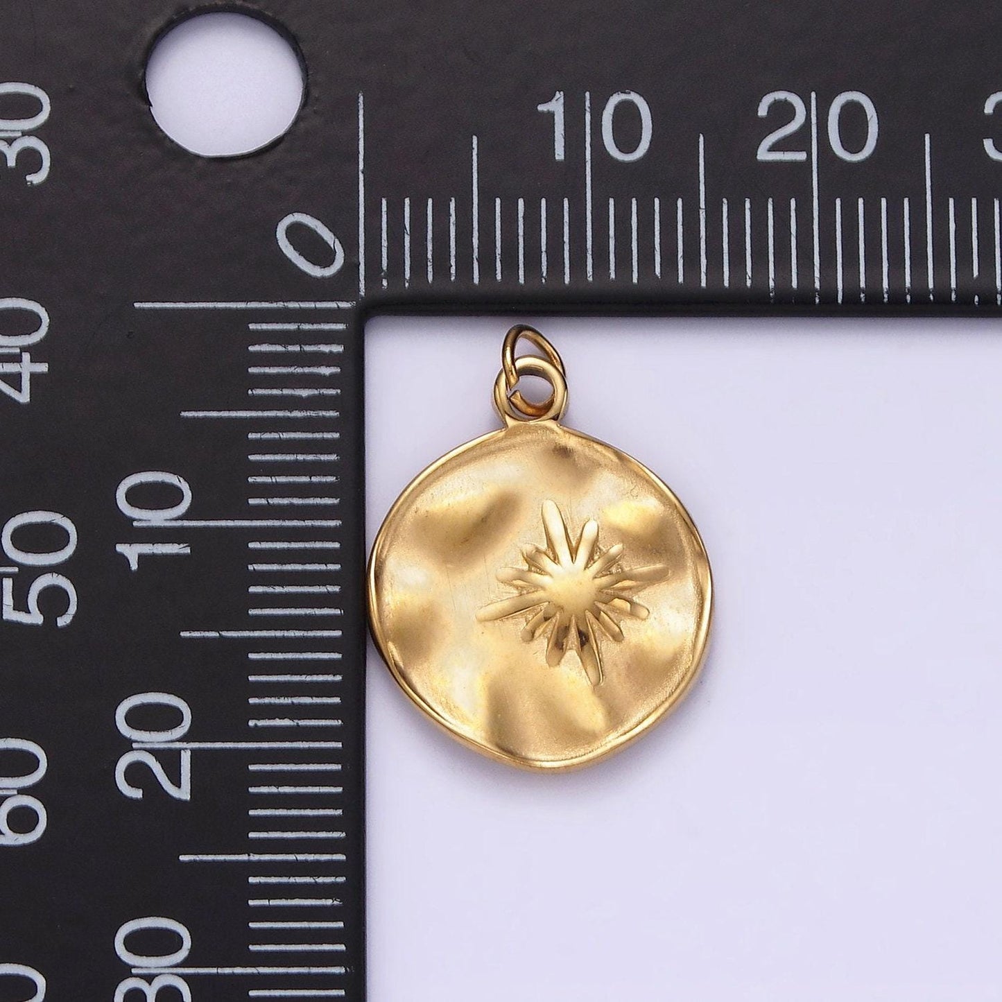 Stainless steel 20mm celestial star hammered round charm p-626