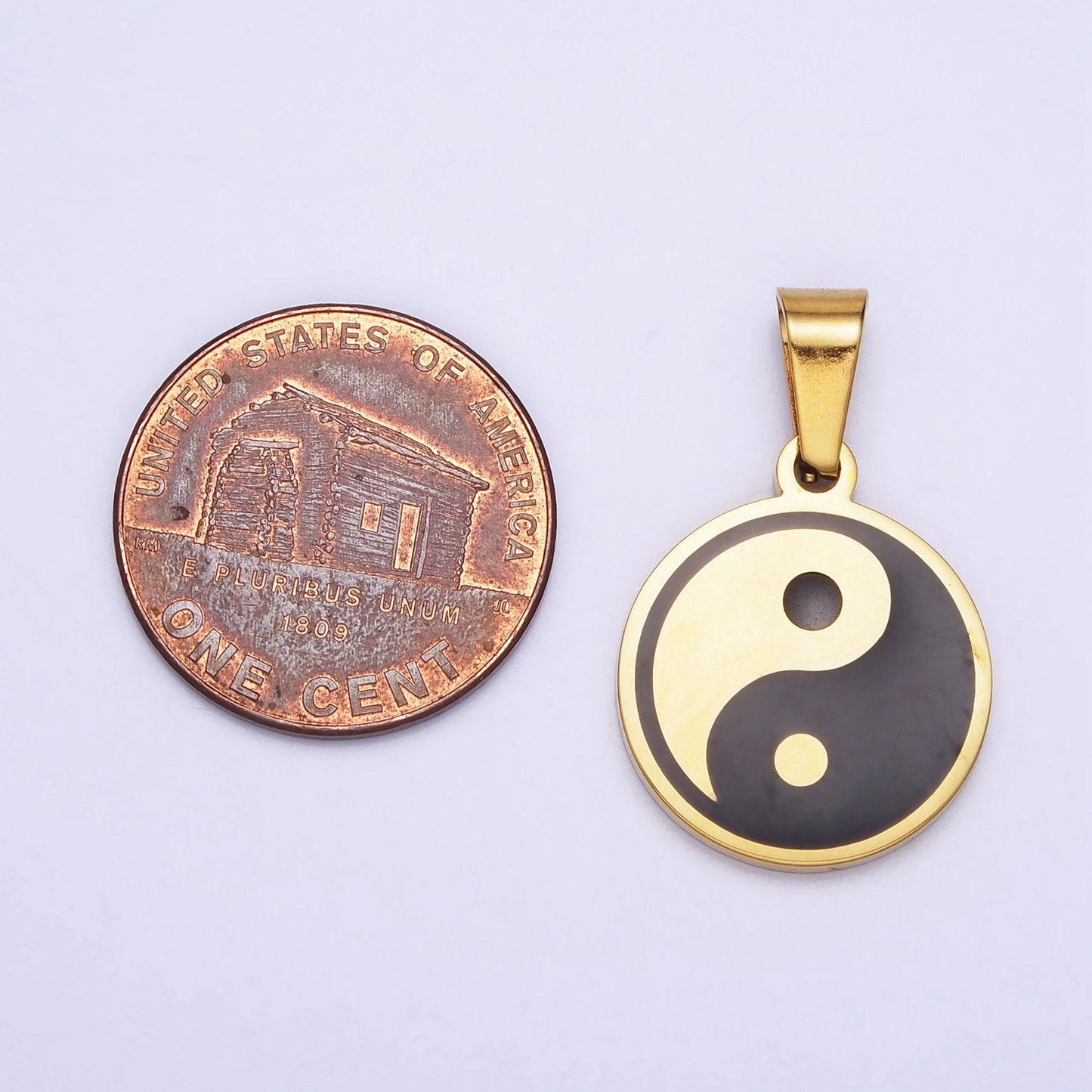 26.2mm x 16.0 mm stainless steel taiichi yin yang pendant in silver & gold | p-1099