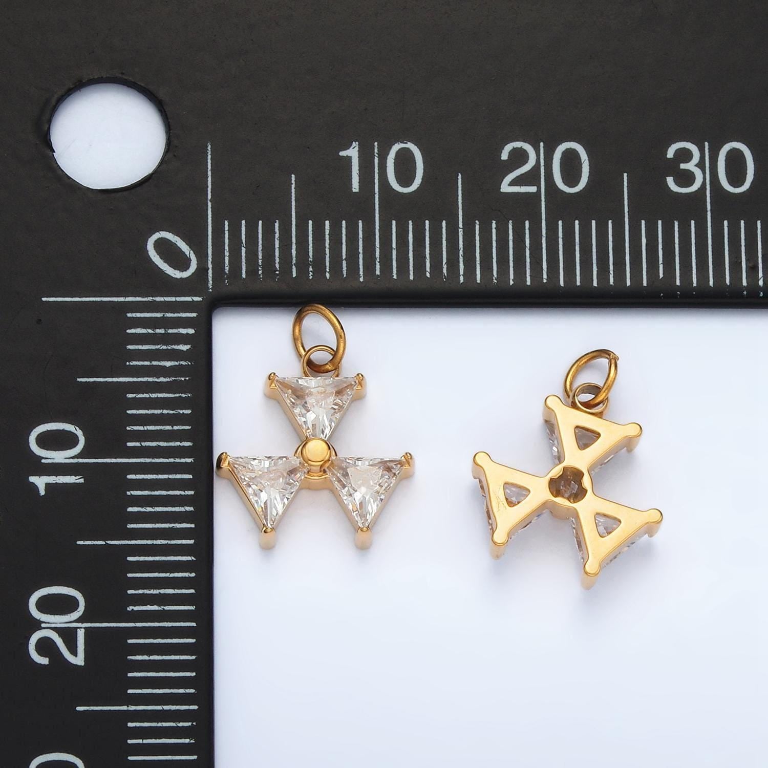 Stainless steel mini triple triangle cz charm | p-1035