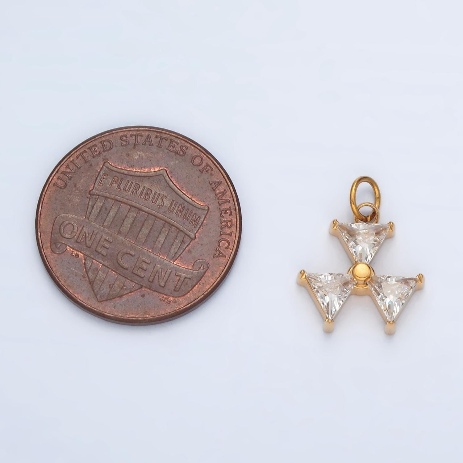 Stainless steel mini triple triangle cz charm | p-1035