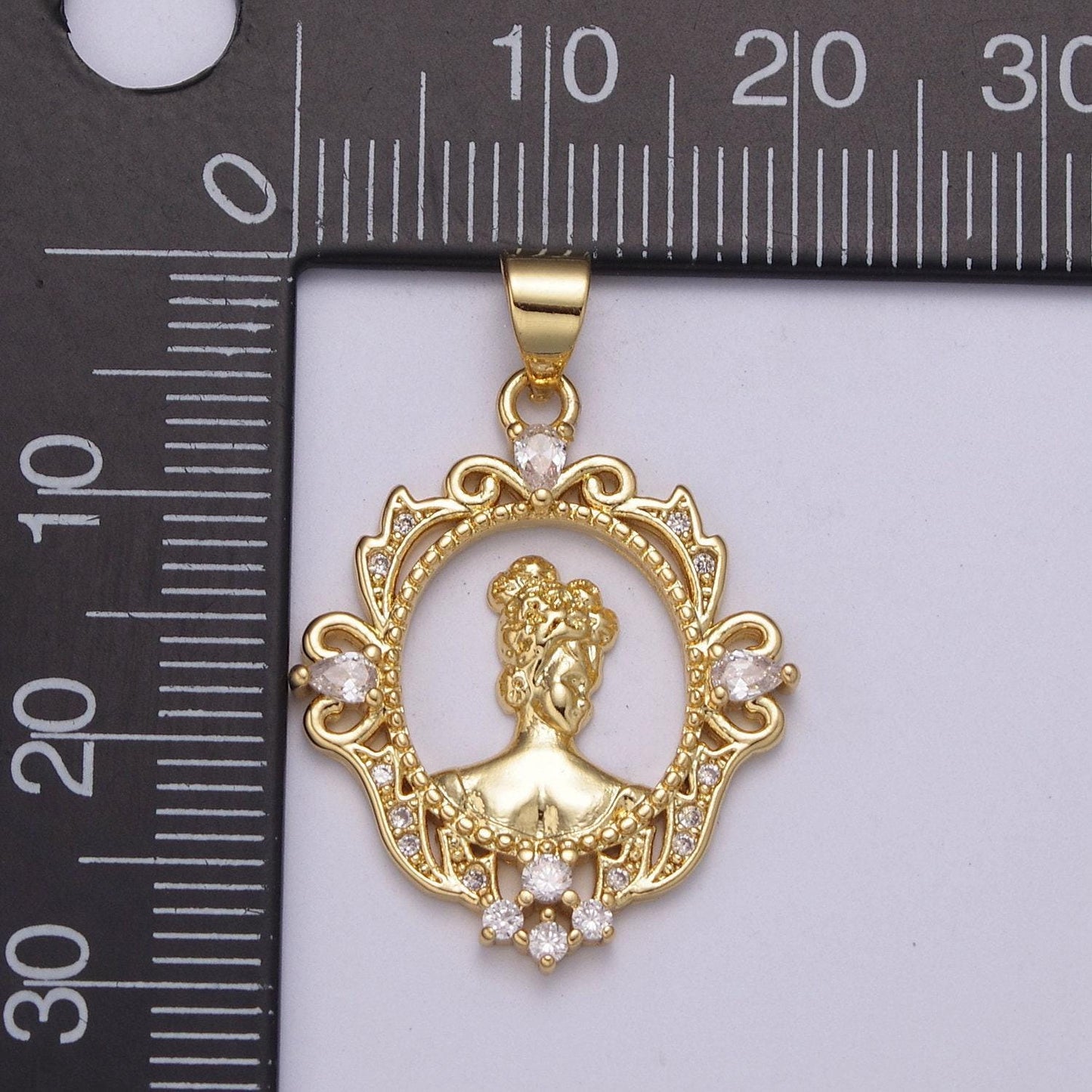 Dainty gold cameo pendant victorian inspired queen in the mirror n-529