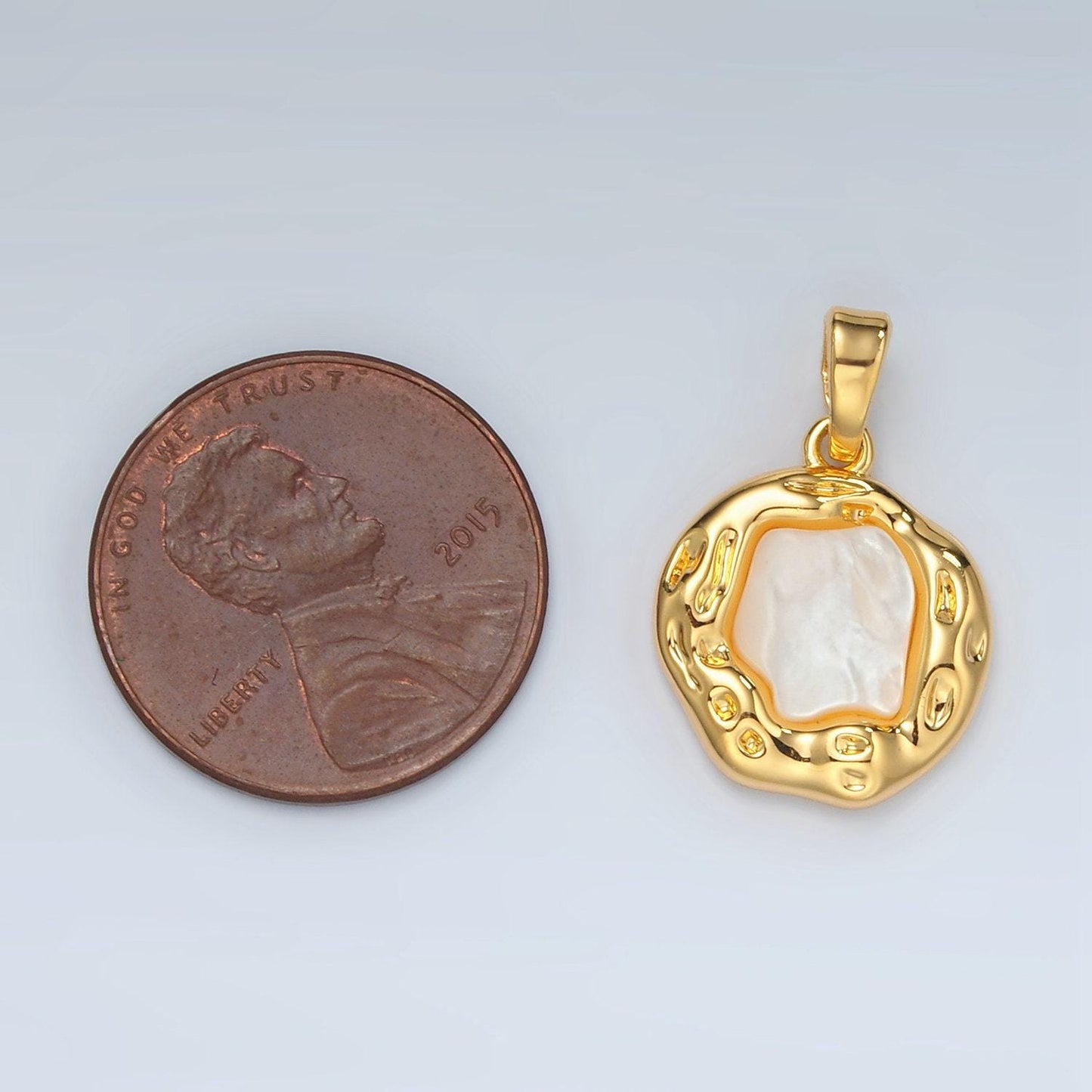 24k gold filled shell pearl abstract pendant geometric hammered molten charm | h751