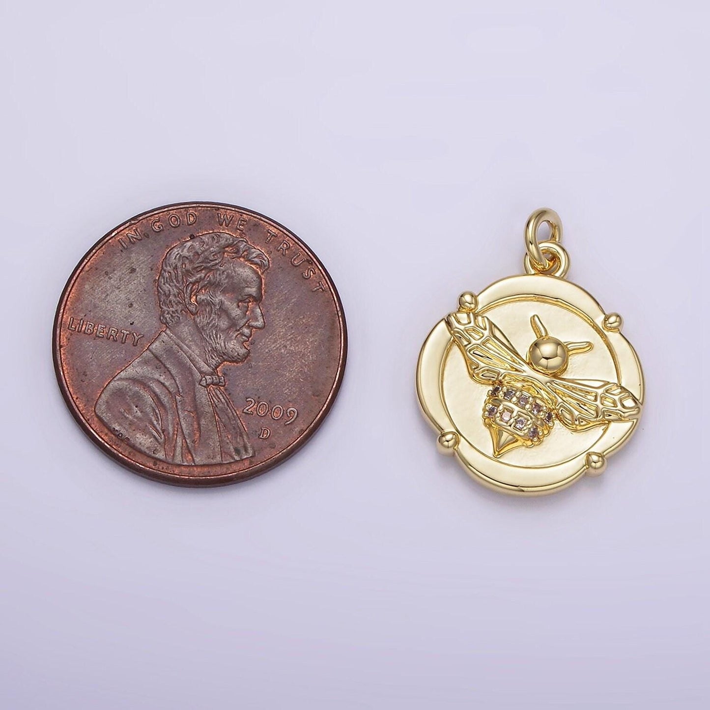 Small gold coin fly pendant necklace / insect charm queen bee bug jewelry inspired for necklace bracelet earring component ag307