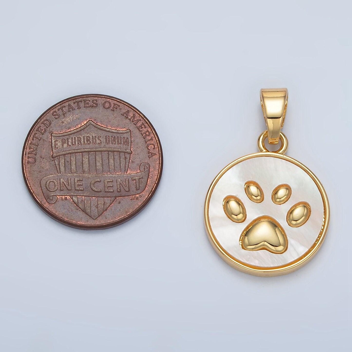 Gold round pearl pendant with paw imprint in gold | aa-1372