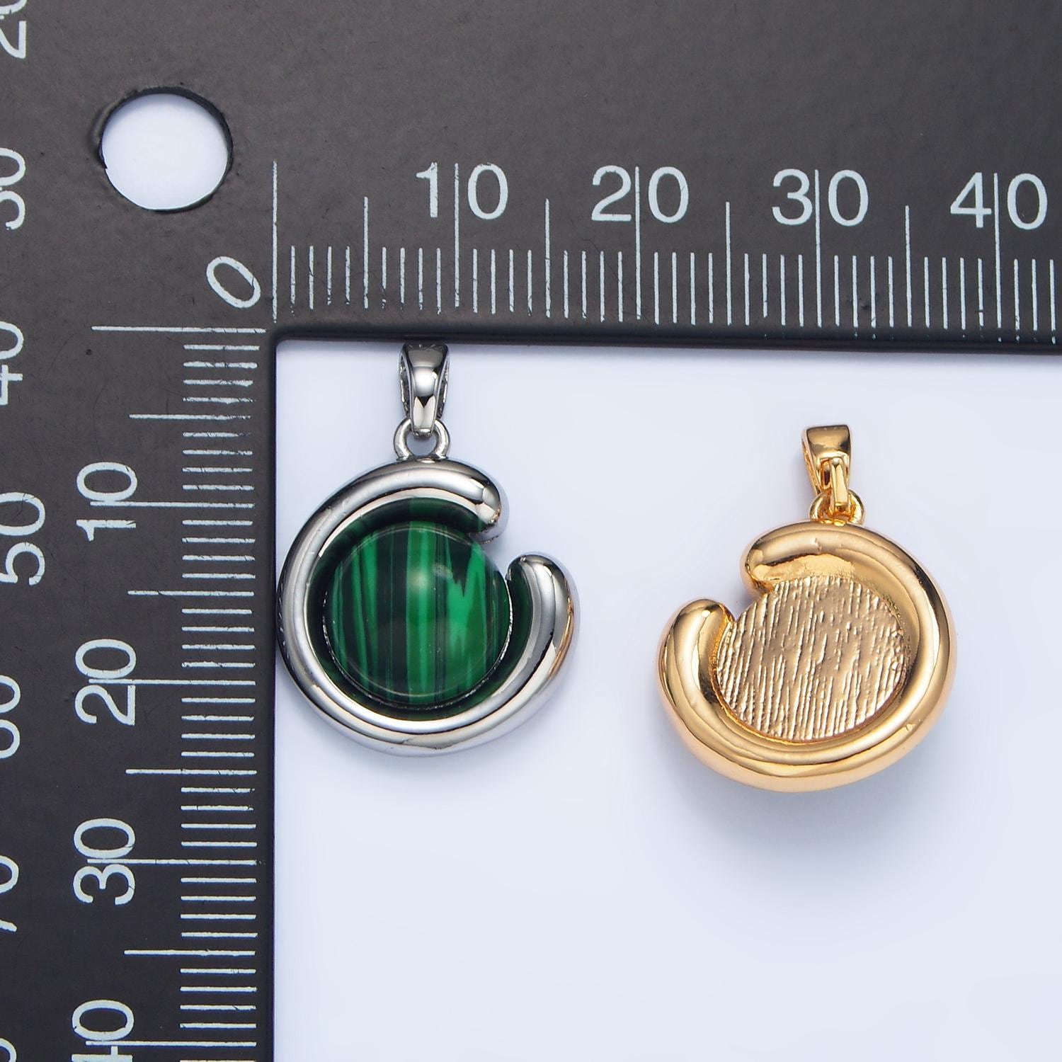 Round bubbled malachite / carnelian / aventurine gemstone in gold & silver pendant | aa976-aa978