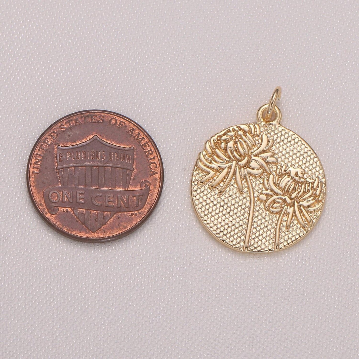 Dandellion flower charm- gold plated over brass dainty floral medallion charm round rustic pendant for minimalist jewelry supply gp940