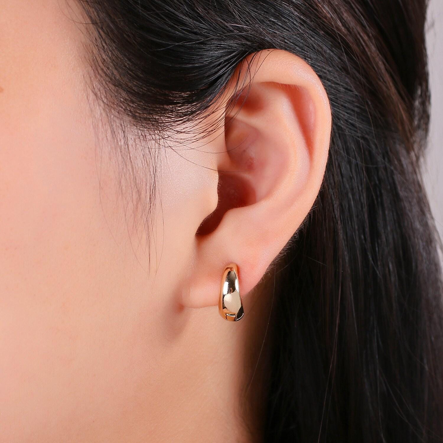 Dainty gold filled huggie hoop / perfect for every day wear / minimalist earring jewelry / perfect gift for her girl 14, 18mm