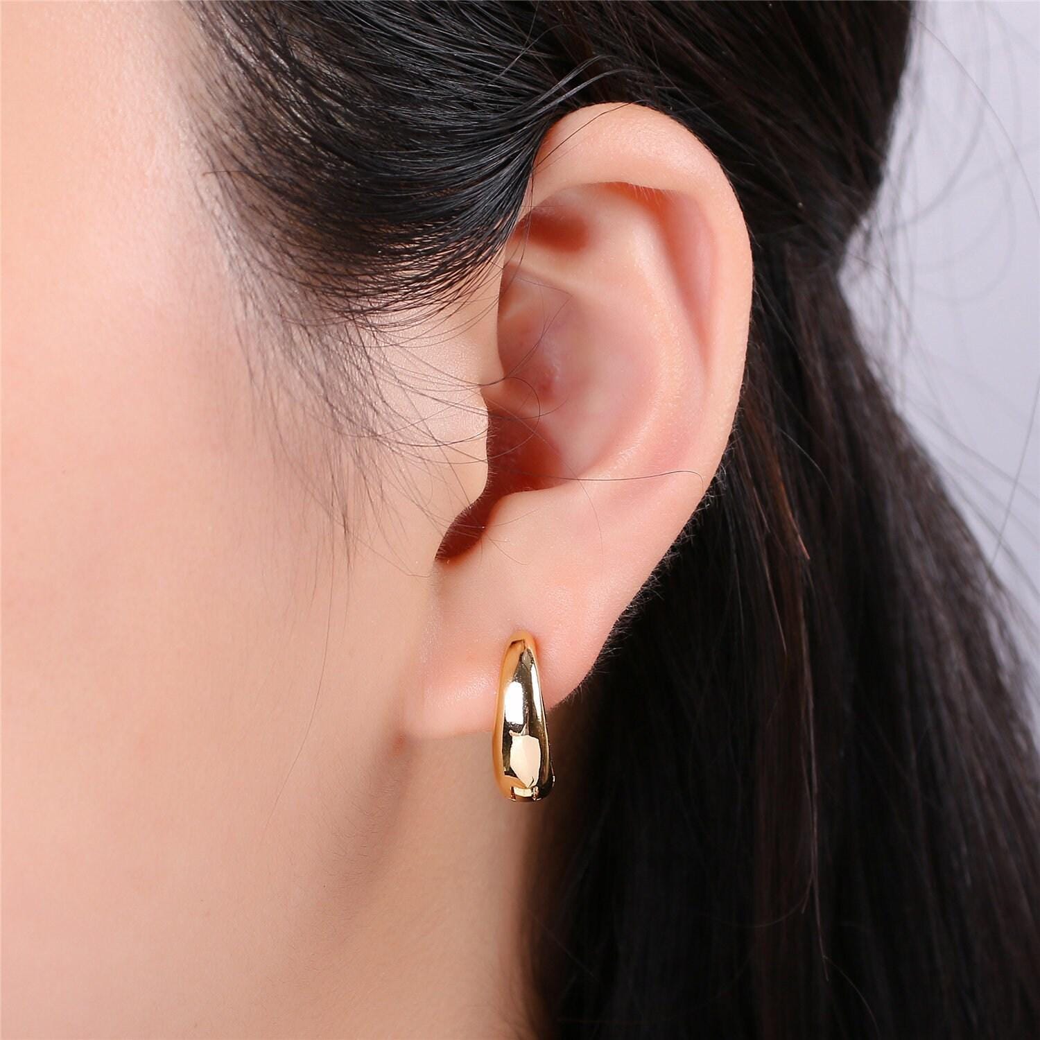 Dainty gold filled huggie hoop / perfect for every day wear / minimalist earring jewelry / perfect gift for her girl 14, 18mm
