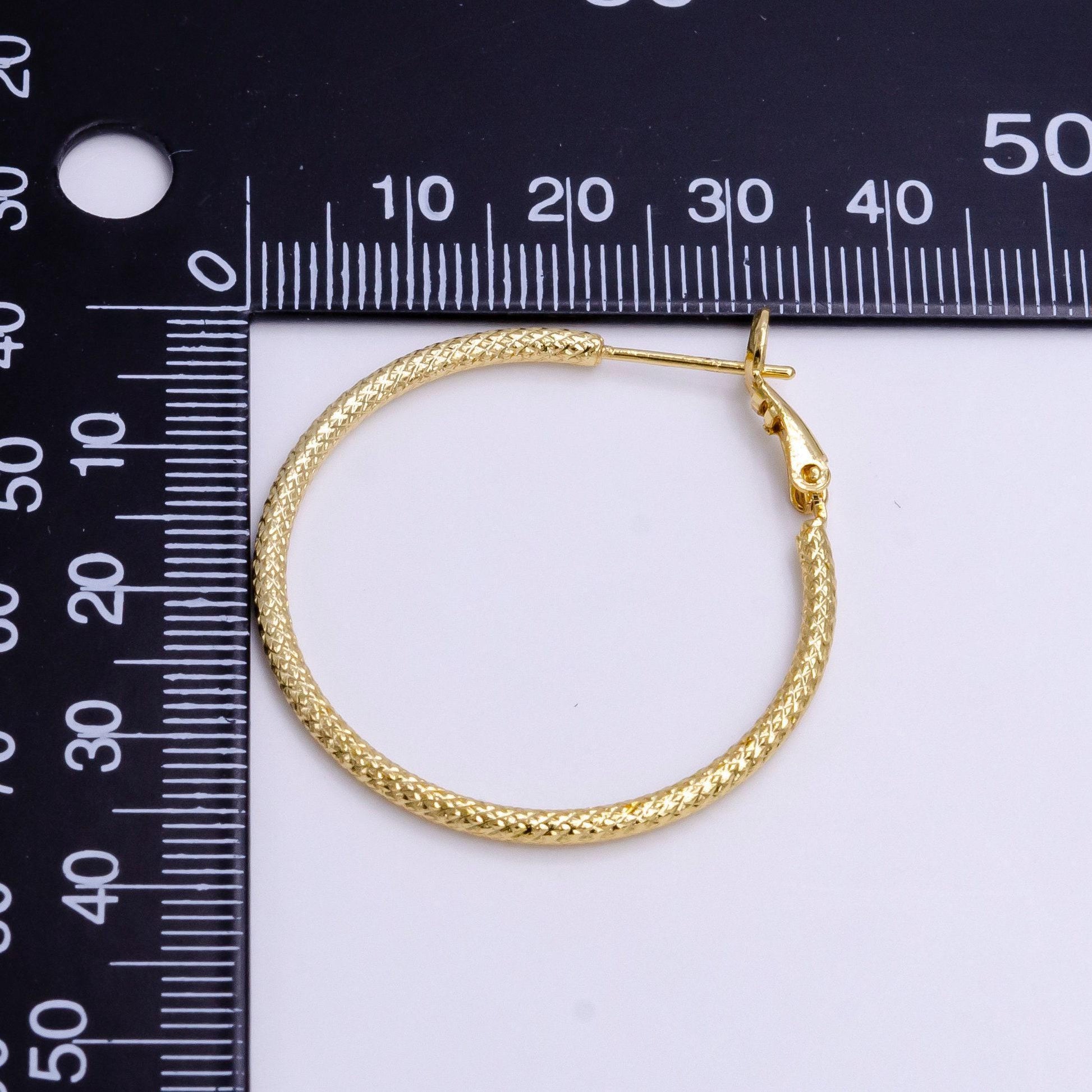 14k gold filled 30mm, 35mm round rhombus textured hinge hoop earrings | ae081 ae082