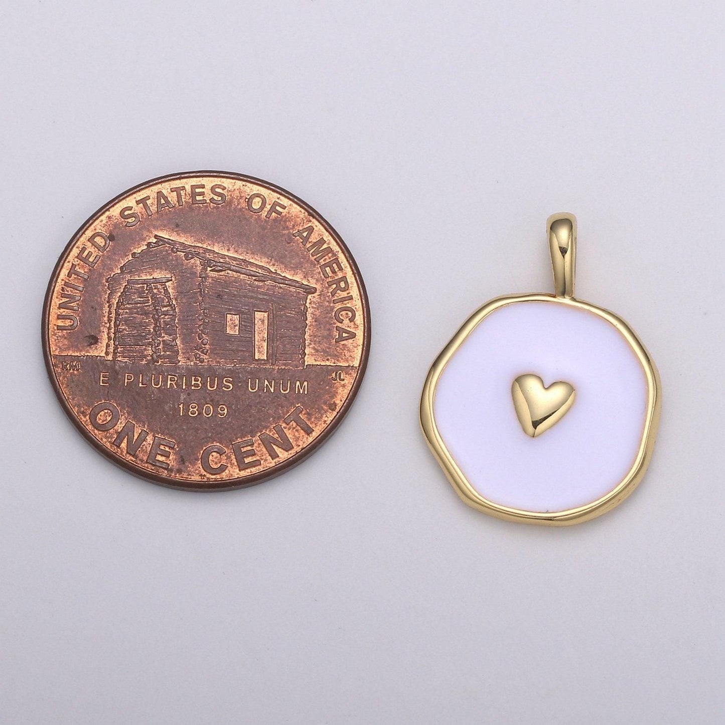 1pc gold white enamel heart charms, golden heart charm in round disc charm medallion for necklace, paint my heart diy craft, e-189