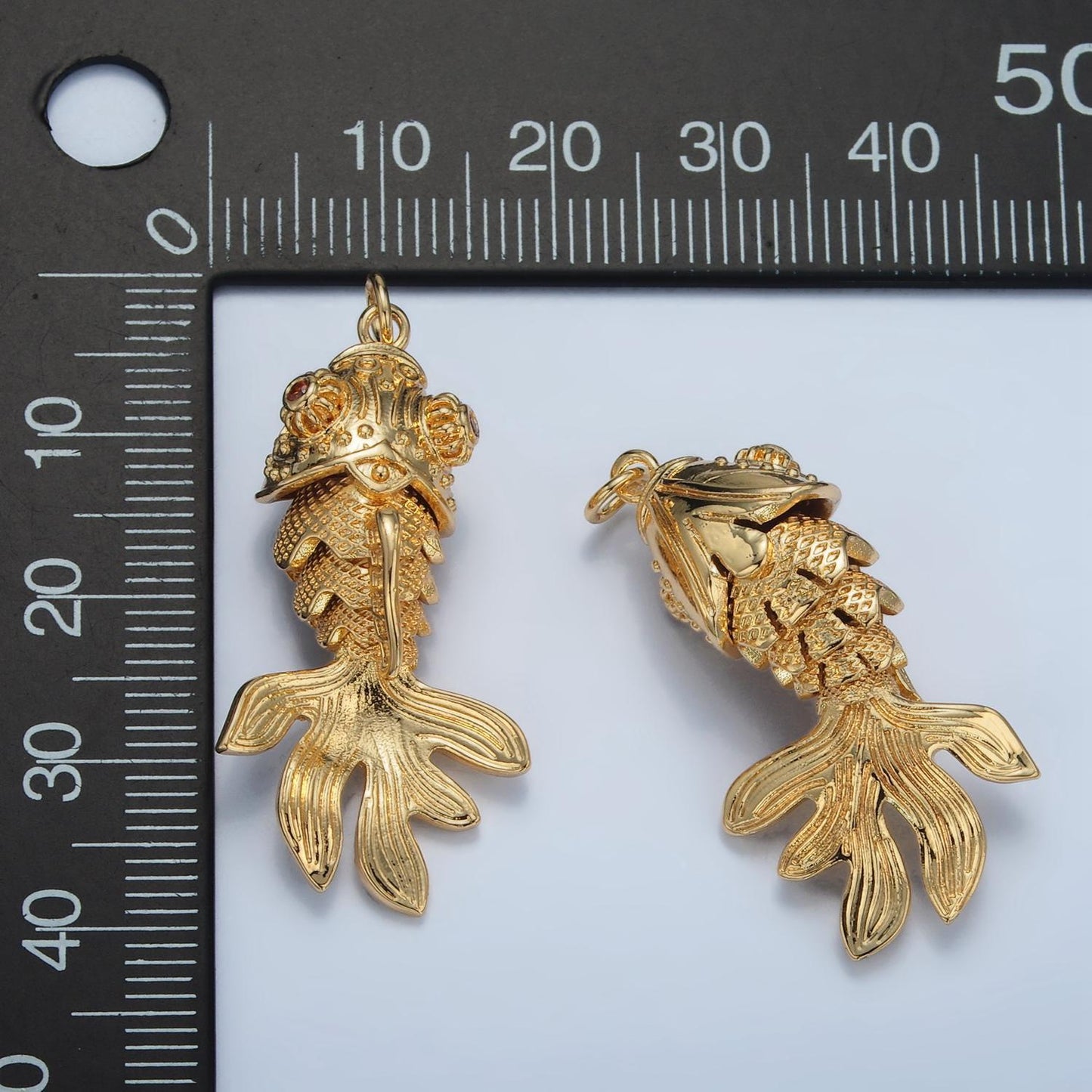 Gold fish scale-textured minimalist charm in 24k gold filled animal pendant | e047