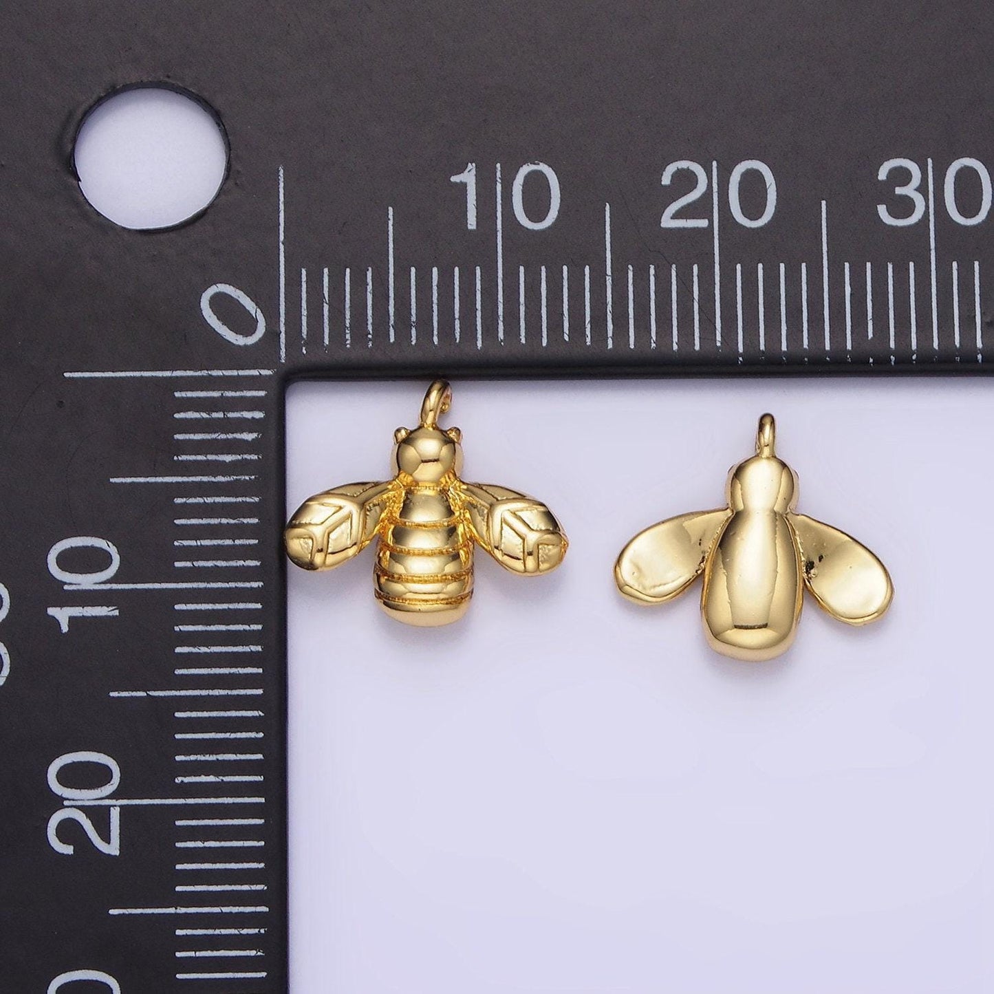Mini gold bee pendant charm, insect bug pendant charm 11.4mm | ag-633