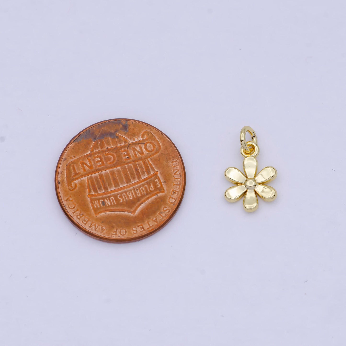 Dainty gold daisy flower pendant, 24k gold plated minimalistic floral florette charm | ag-088