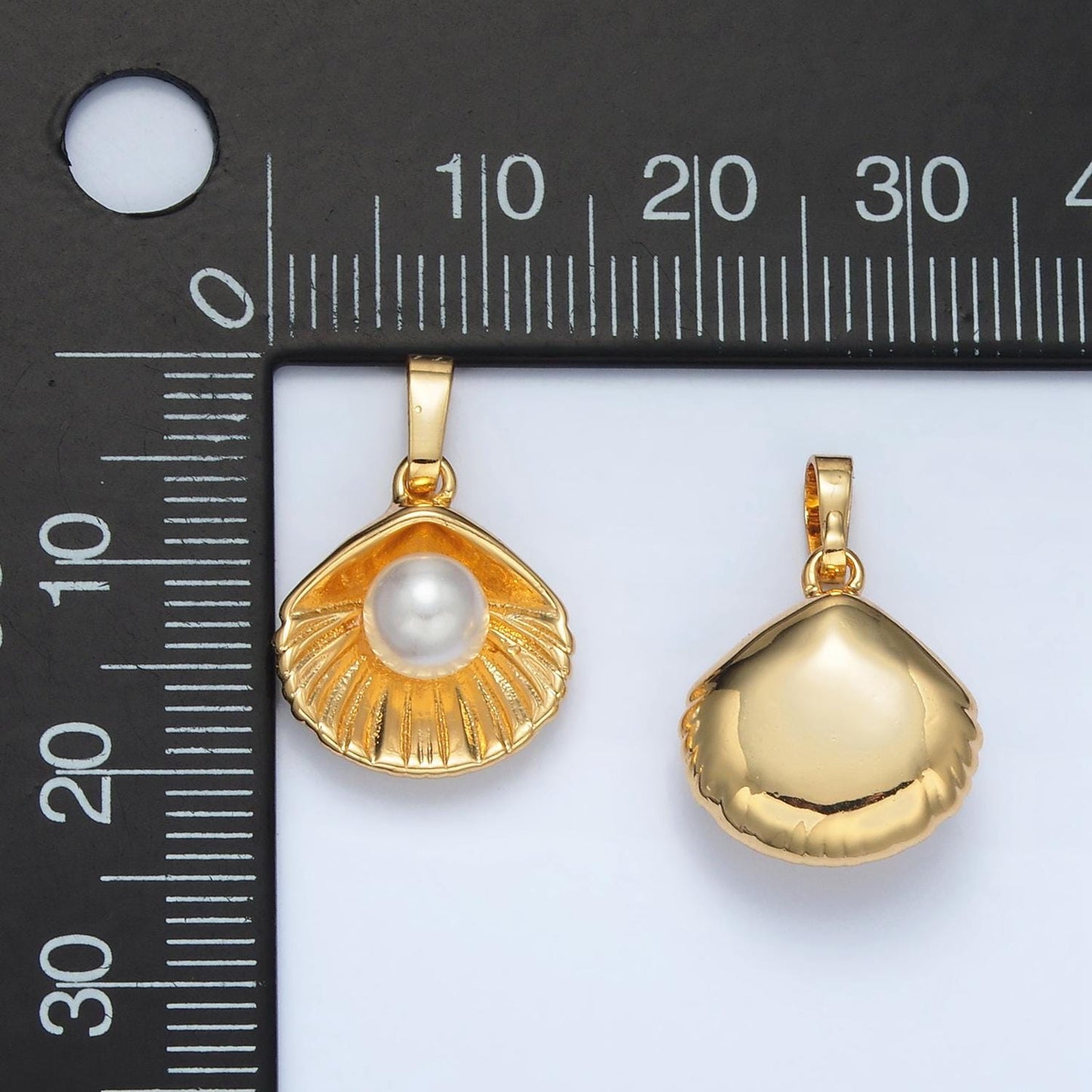 Gold filled pearl shell open clam pendant | aa1393