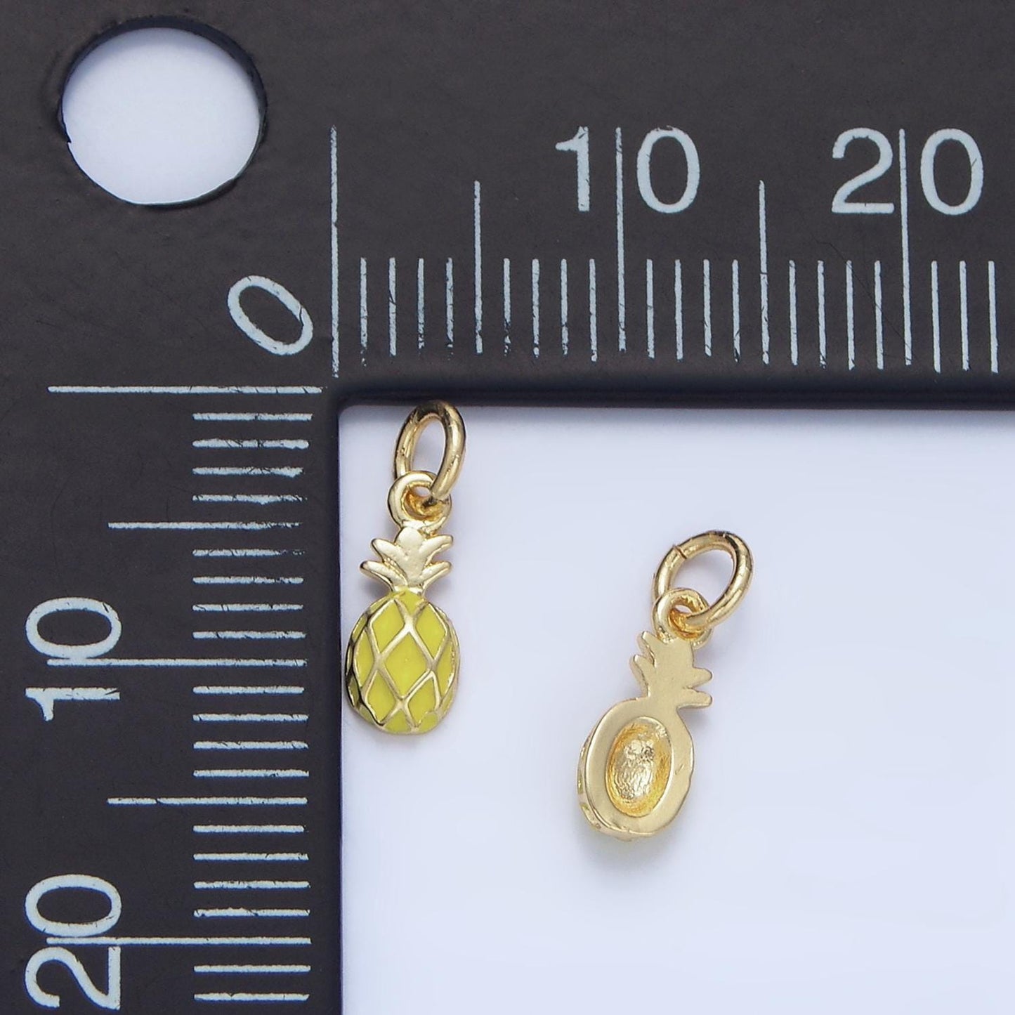 Yellow-green mini pineapple 234k gold filled enamel fruit charm | x-831