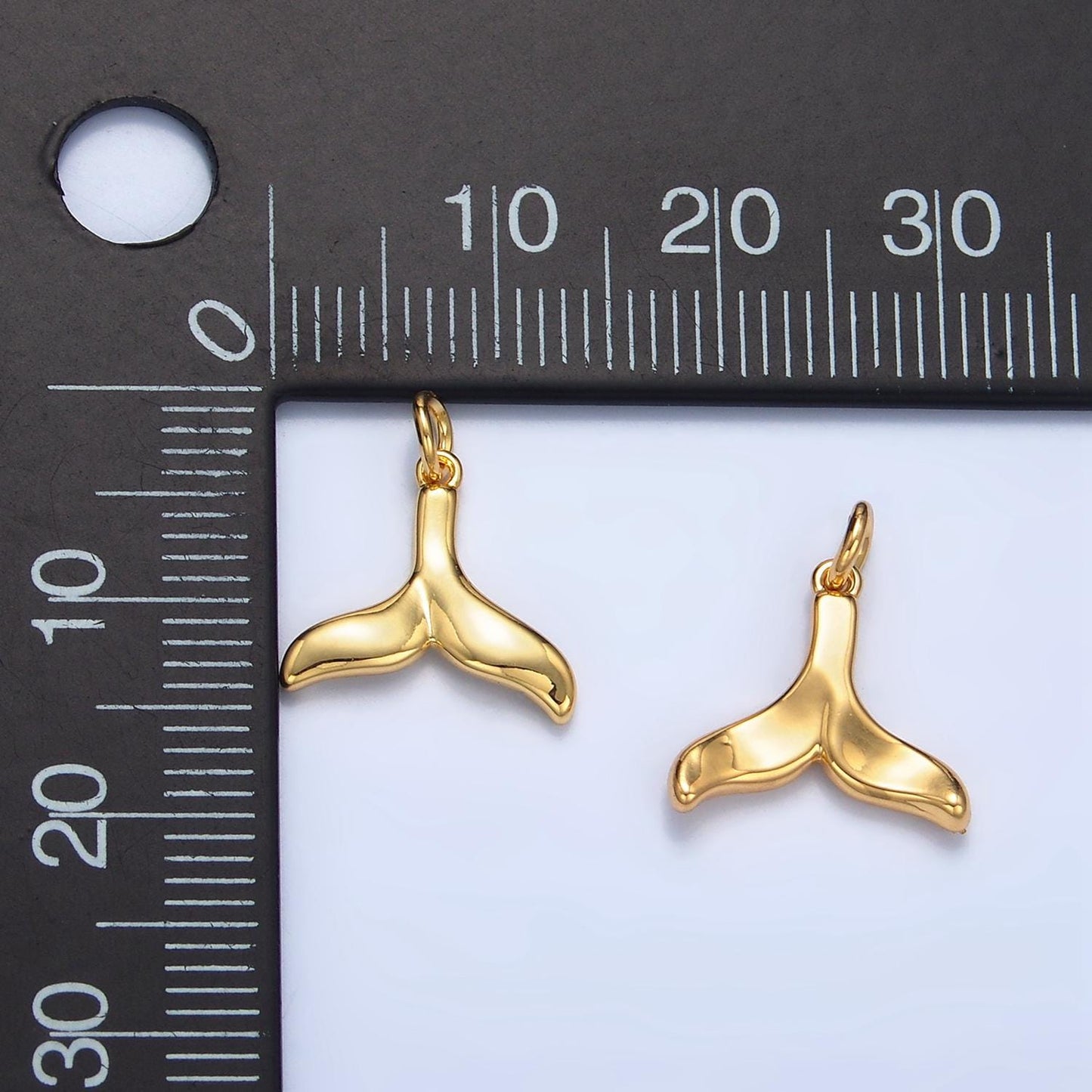 Minimalist whale tail 24k gold filled animal charm | w-085