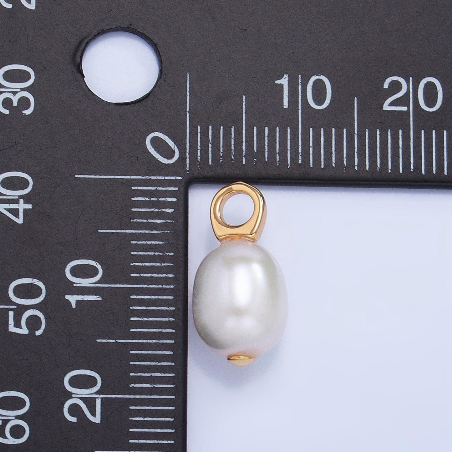 Gold ringed teardrop pearl pendant 16.5 x 8.3 mm | p1917