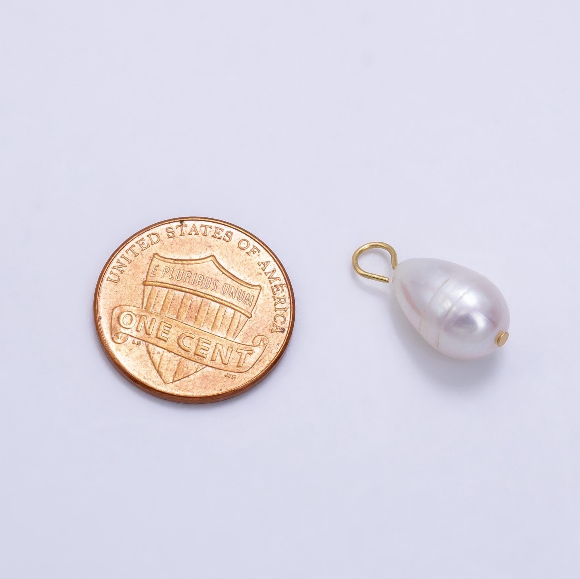 Teardrop shell pearl 18mm hook charm | p-1886