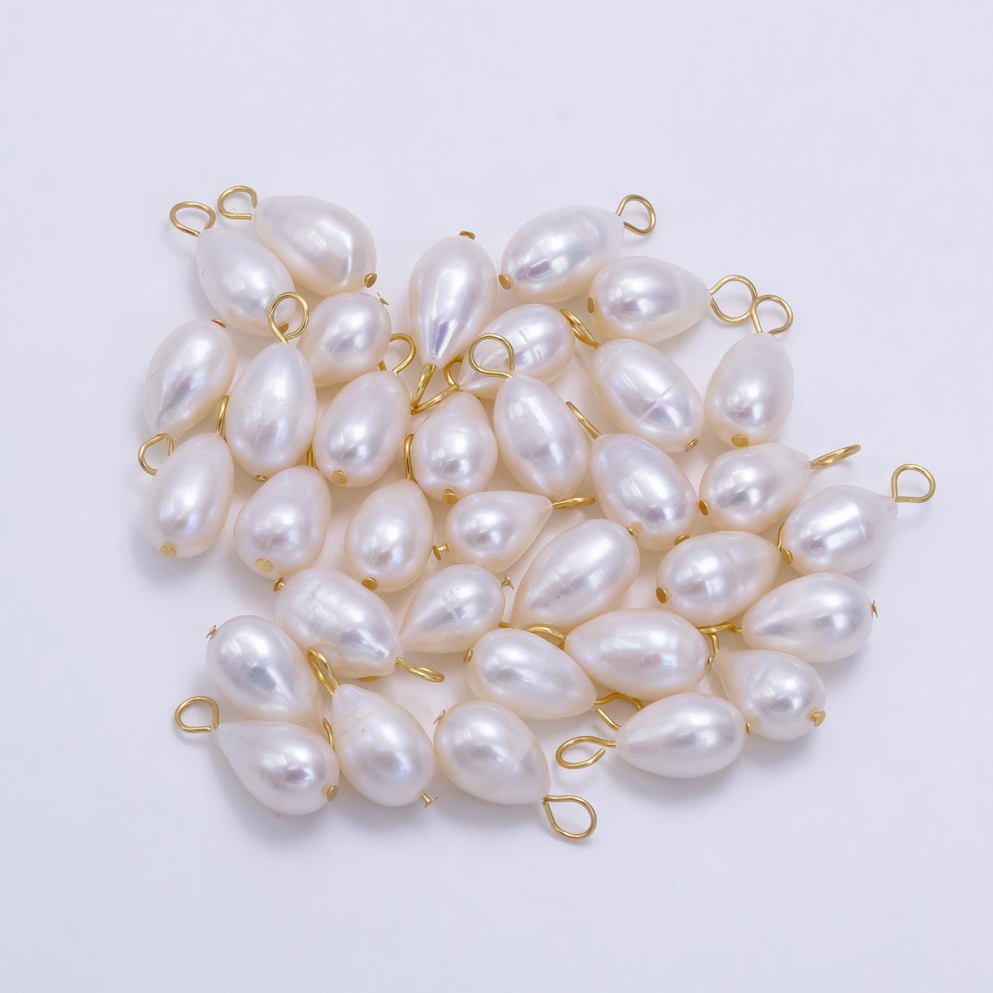 Teardrop shell pearl 18mm hook charm | p-1886