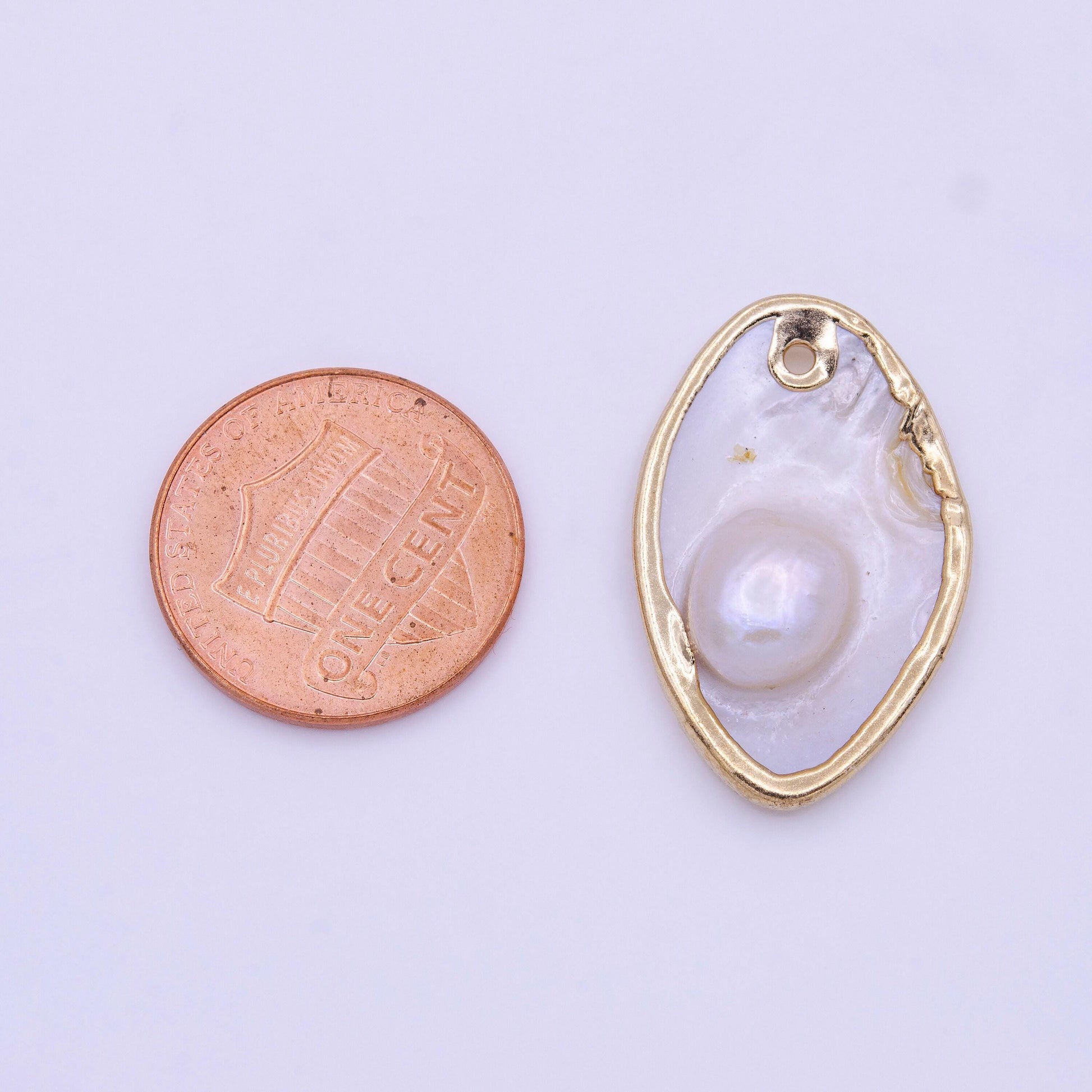 1pc wholesale natural mother of pearl charm abstract oval shape aprox 27 x 17 mm, gold plated charm p1843