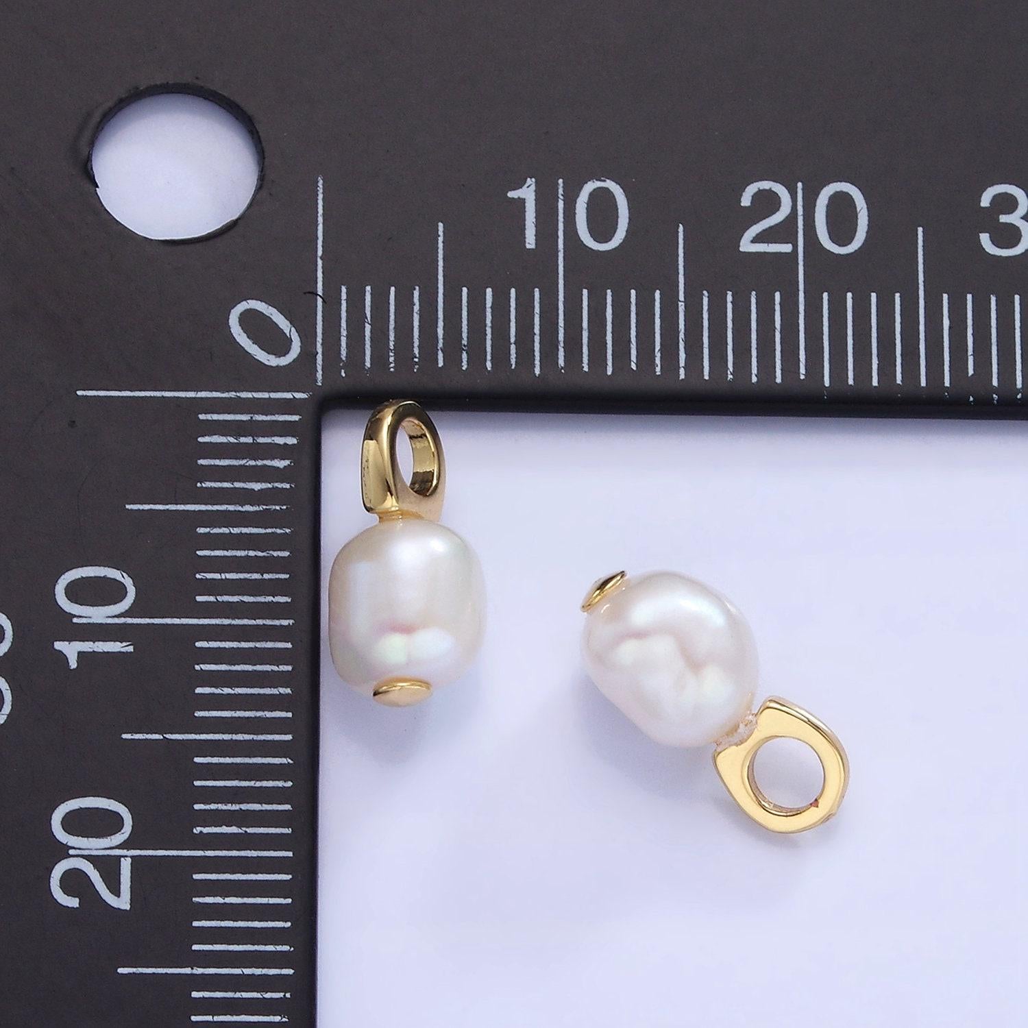 Baby button white freshwater pearl charm | p-1732
