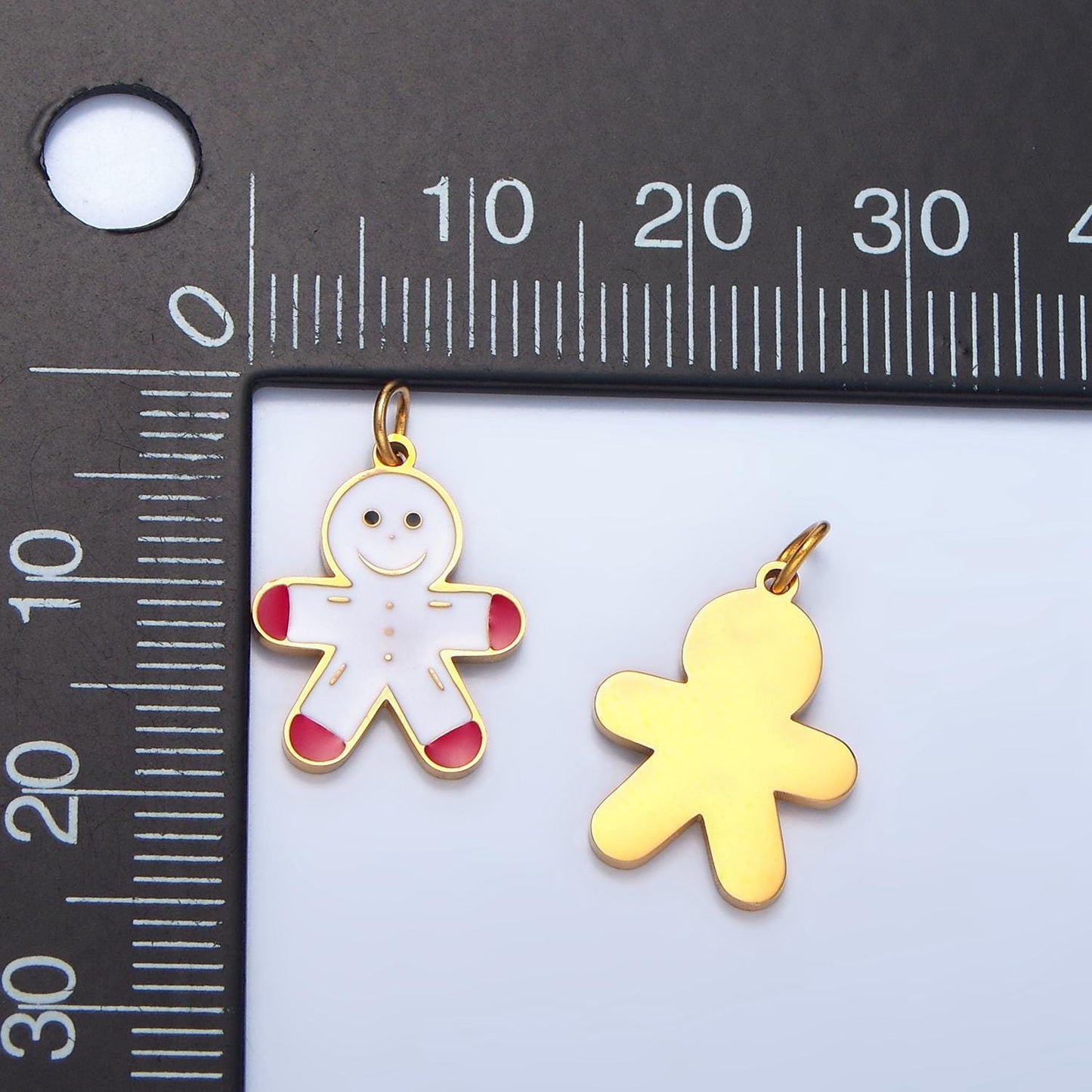 Enamel christmas holiday gingerbread man stainless steel charm | p-1512