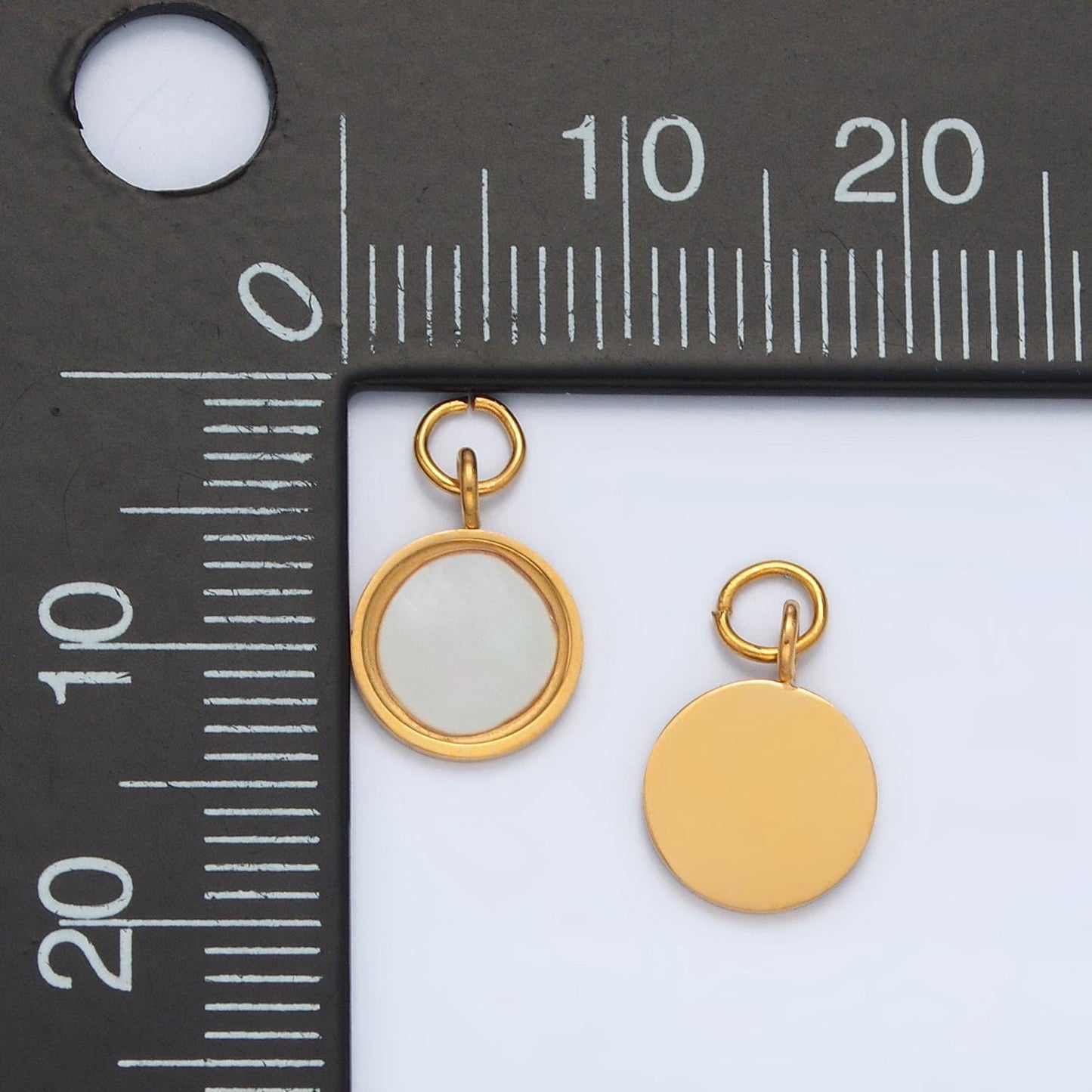 Stainless steel mini shell pearl round charm | p-1036