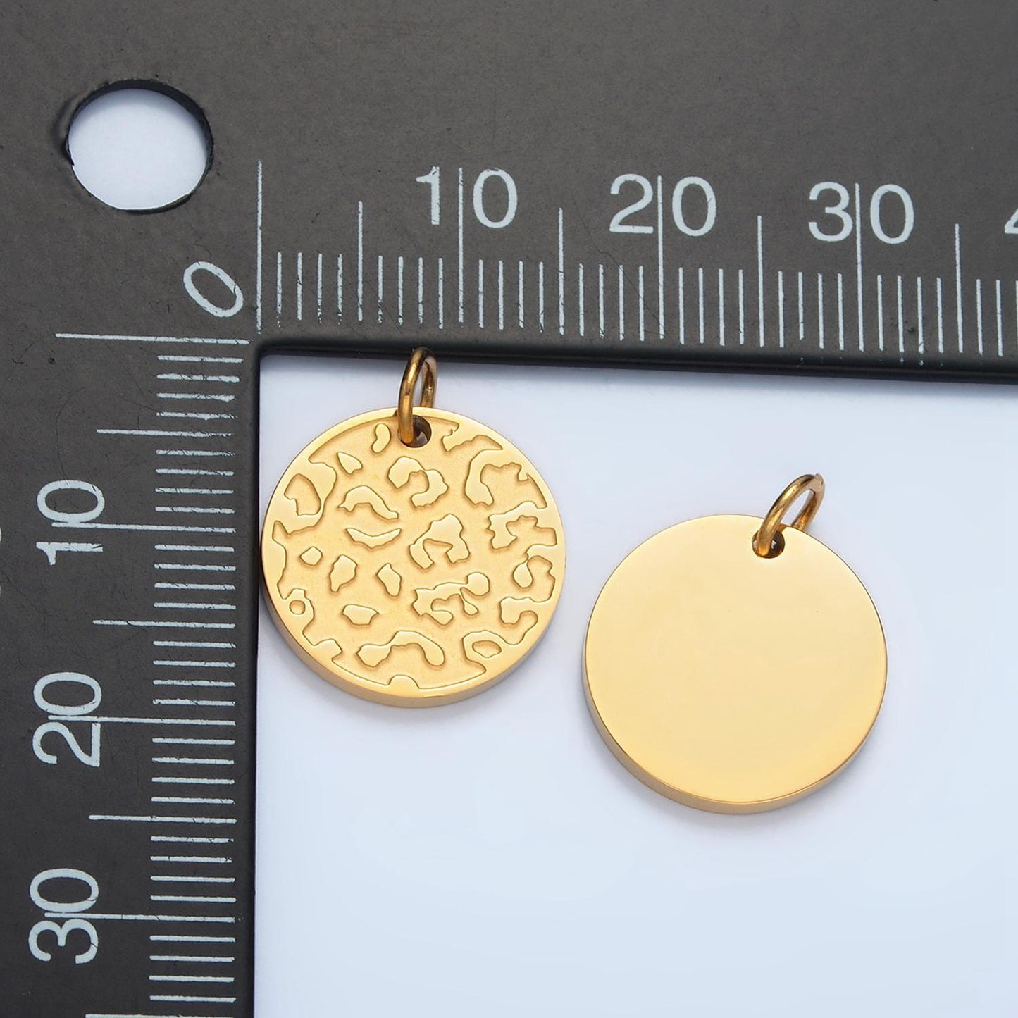 Dainty leopard patterned charm for bracelet necklace in stainless steel animal print round gold silver for jewelry making supply p638