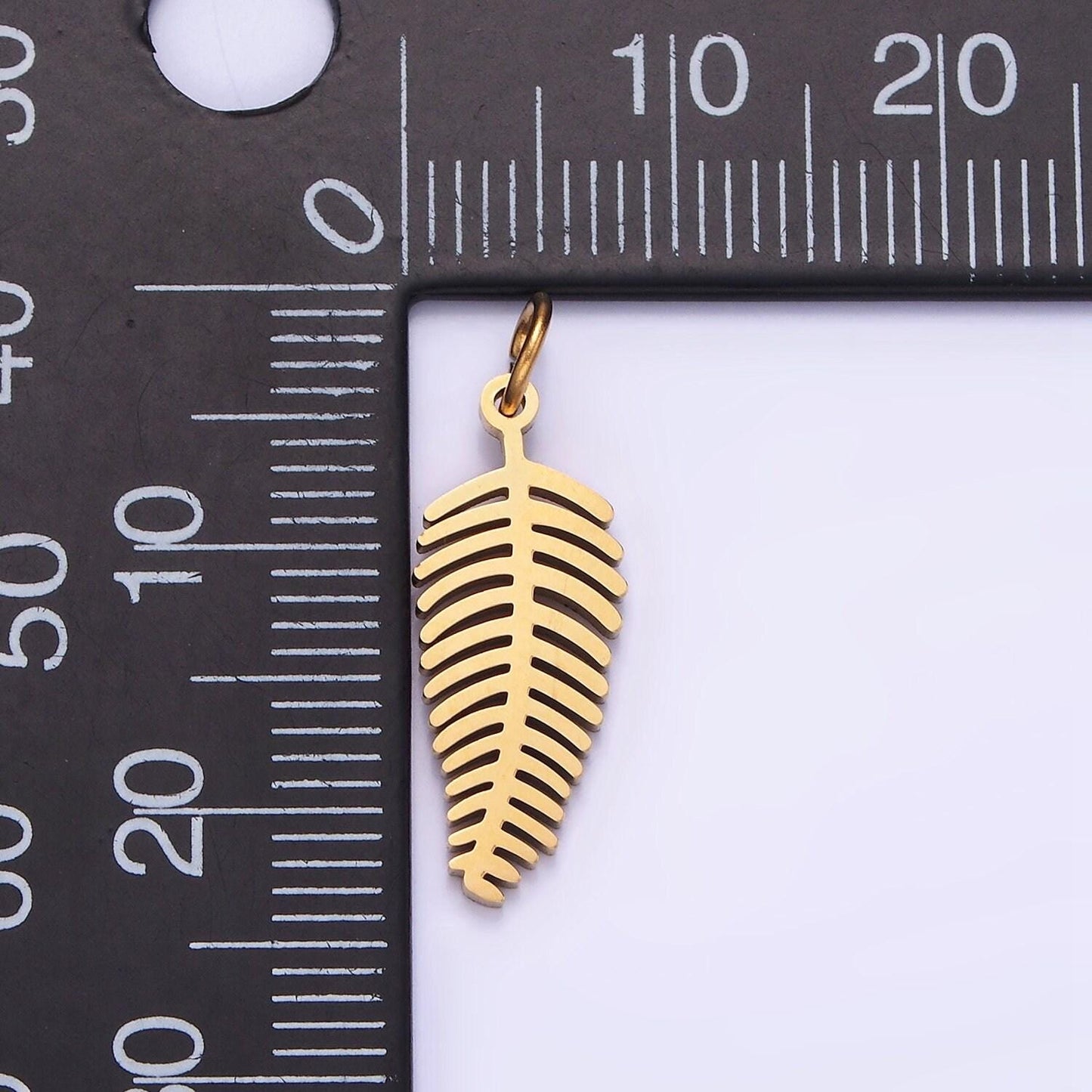 Dainty gold palm tree leaf charm in stainless steel p-1400