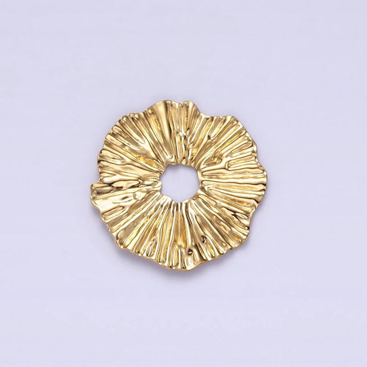 Stainless steel 17.5mm abstract hammered donut flower round charm | p1358
