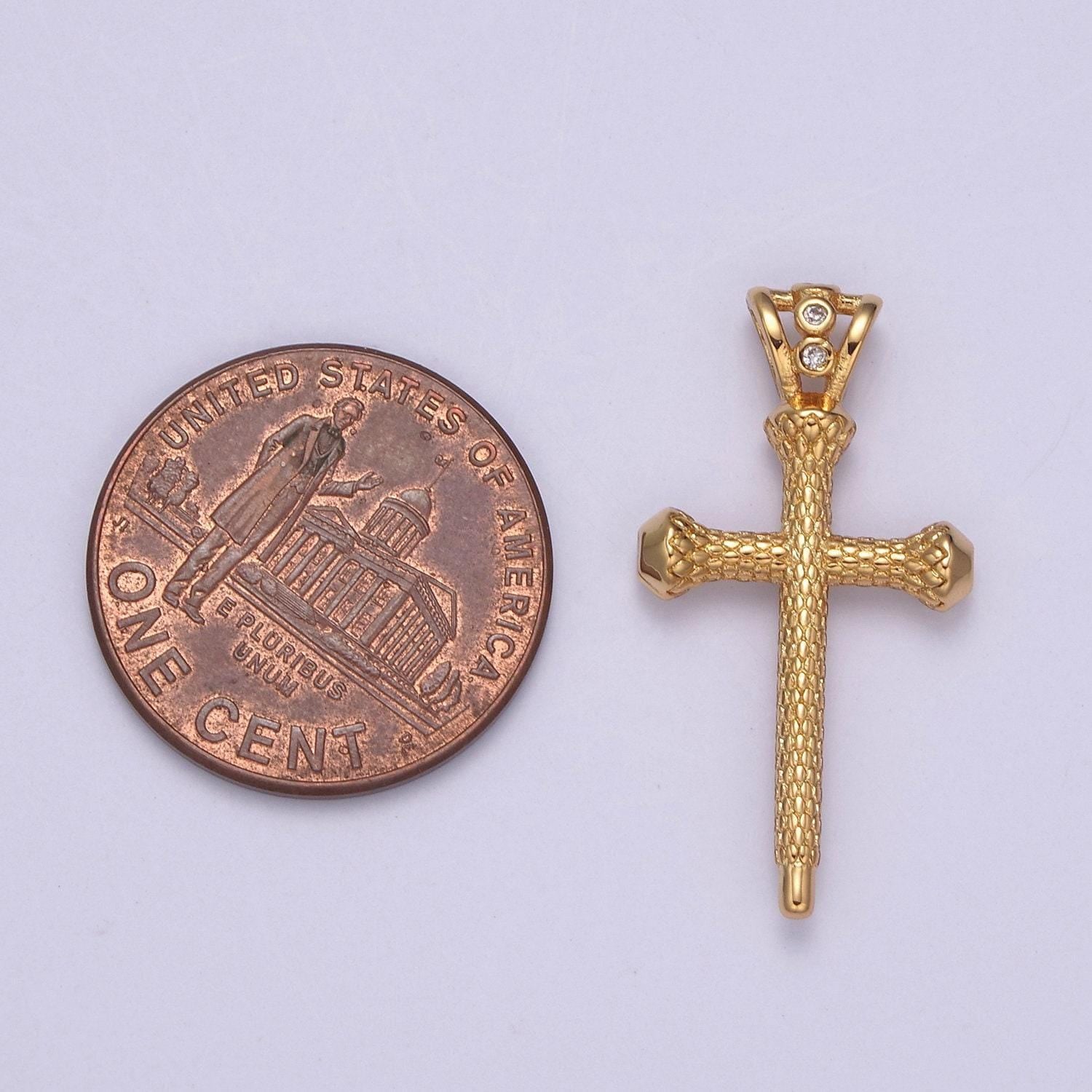 Gold cross pendant with scale pattern | diy fashion jewelry charm for necklace bracelet earring | n-579