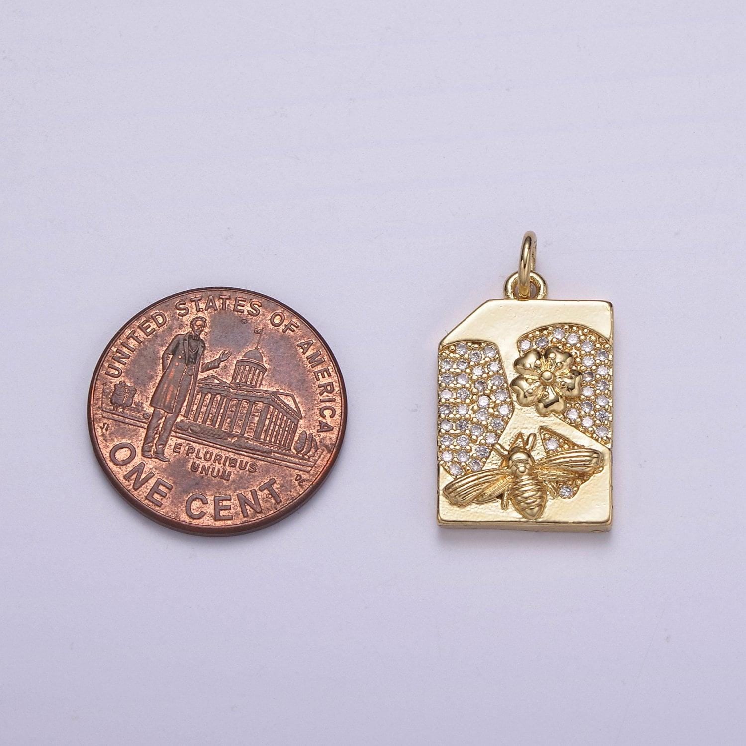 Bee and flower cz pave gold charm,insect charm pendant floral golden charm, gold tag, queenbee charm for necklace bracelet n-213
