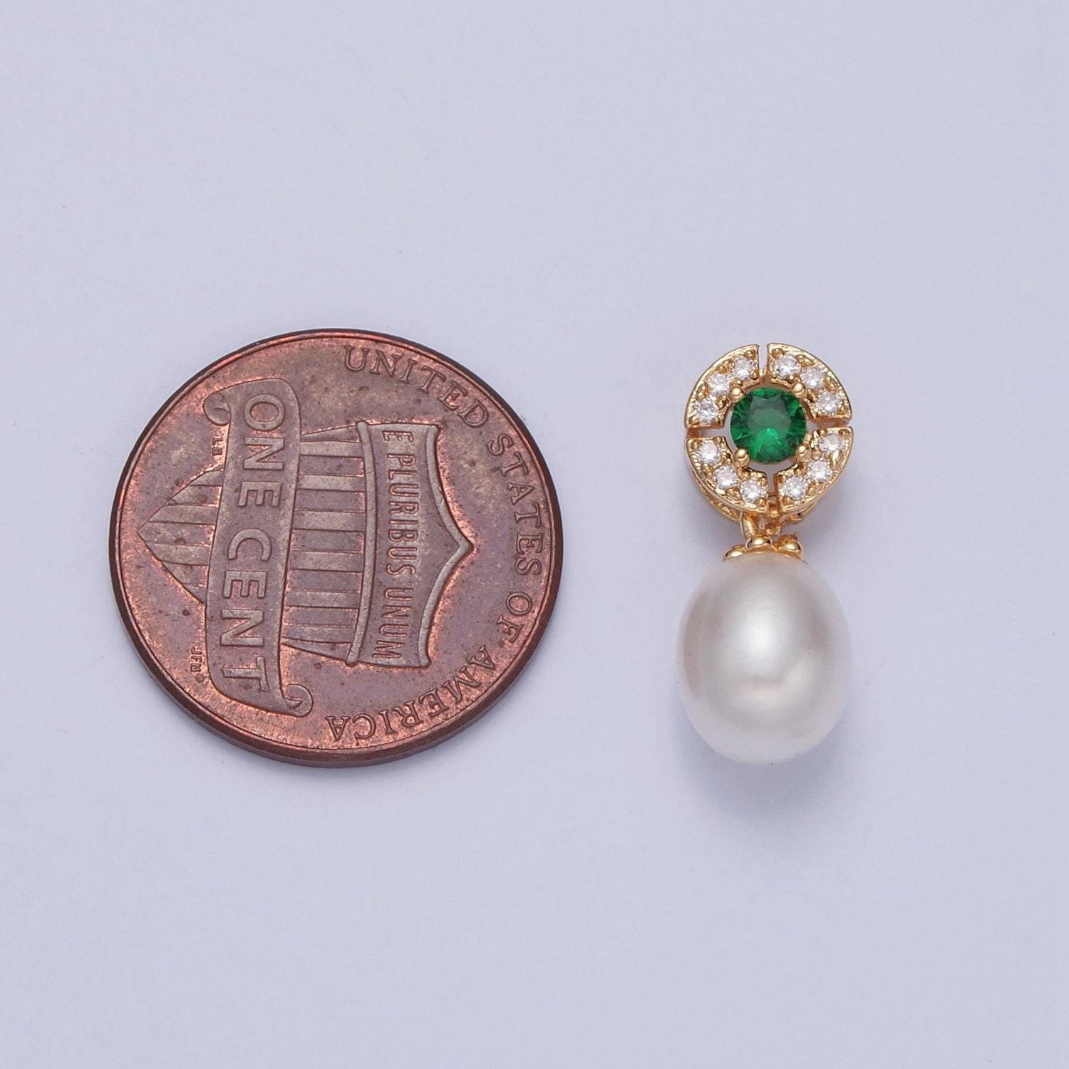 Dainty round pearl target circle emerald green cz eye design micro pave clear cz ball pendant for bracelet necklace component | h-564