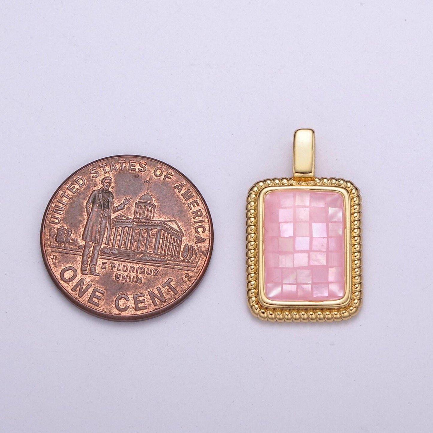 Gold pearl finished with pink transparent epoxy checkers pendant gold draughts rectangle bar pendant tag charm gold square medallion, h-110